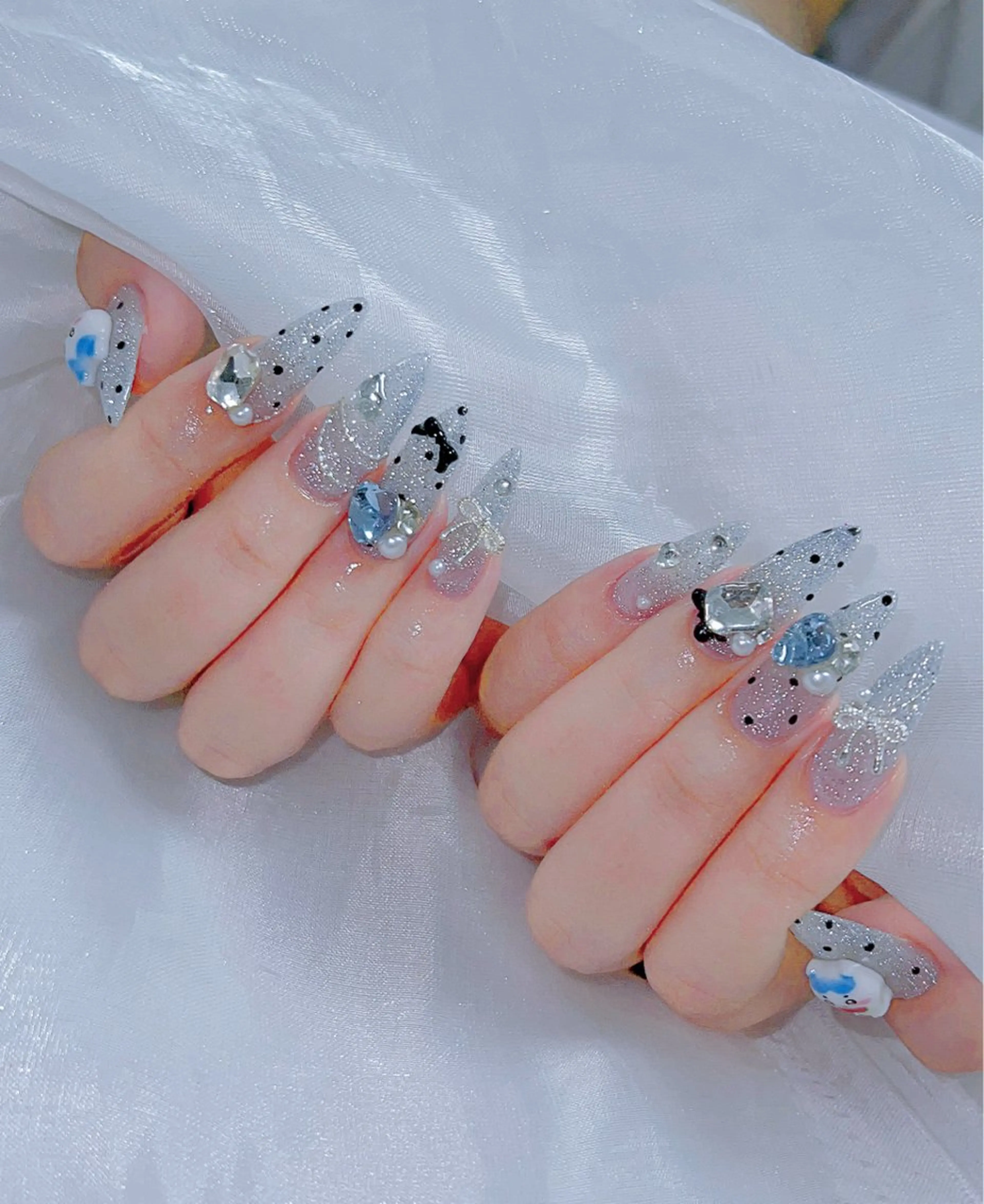 ネイル オーロラネイル クリアネイル フラッシュネイル ジェルネイル グラデーション ハンドネイル LilyLala Nail所属・LilyLala Nailsalonのネイルデザイン