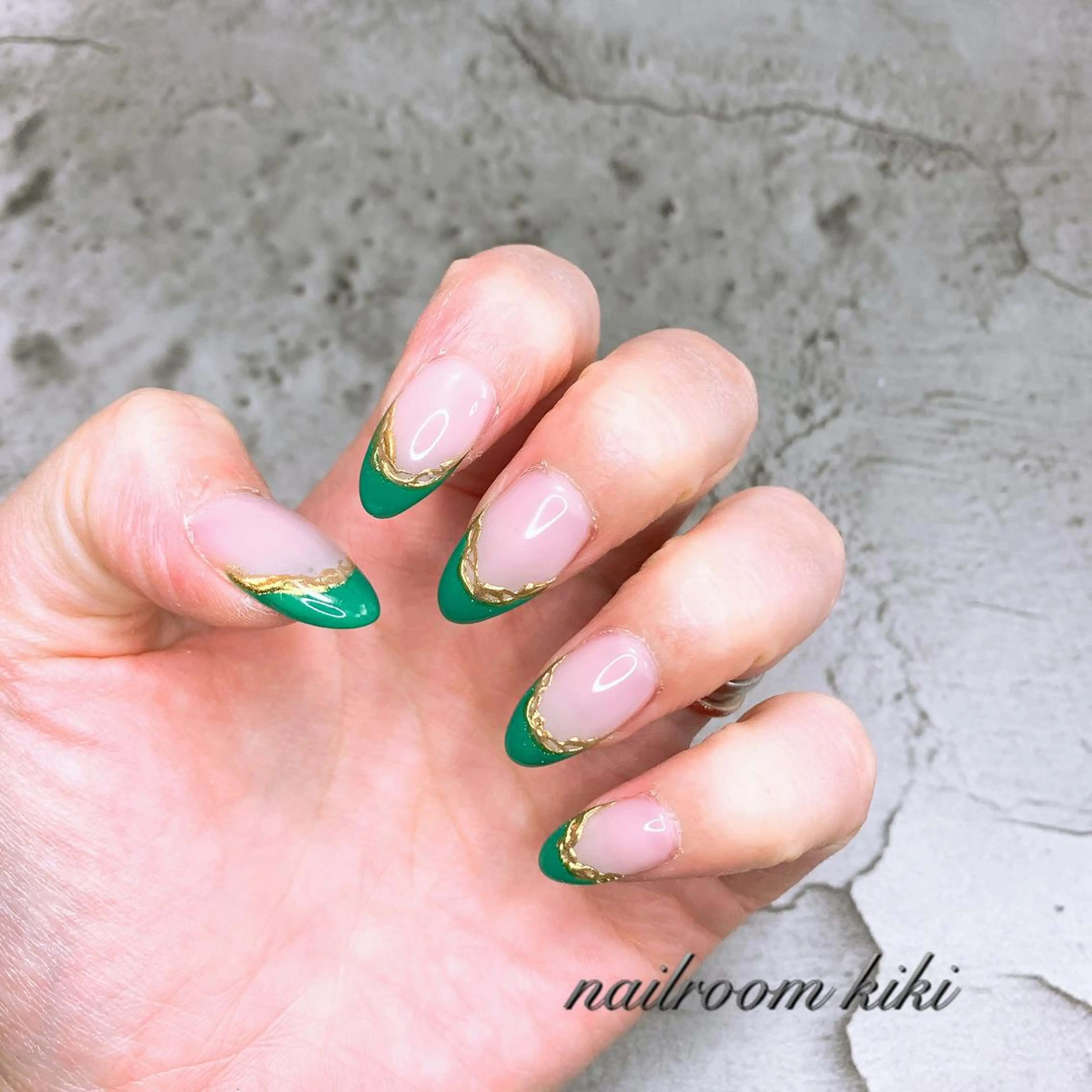 ネイル グリーン Salon de kiki所属・Salonde kikiのネイルデザイン