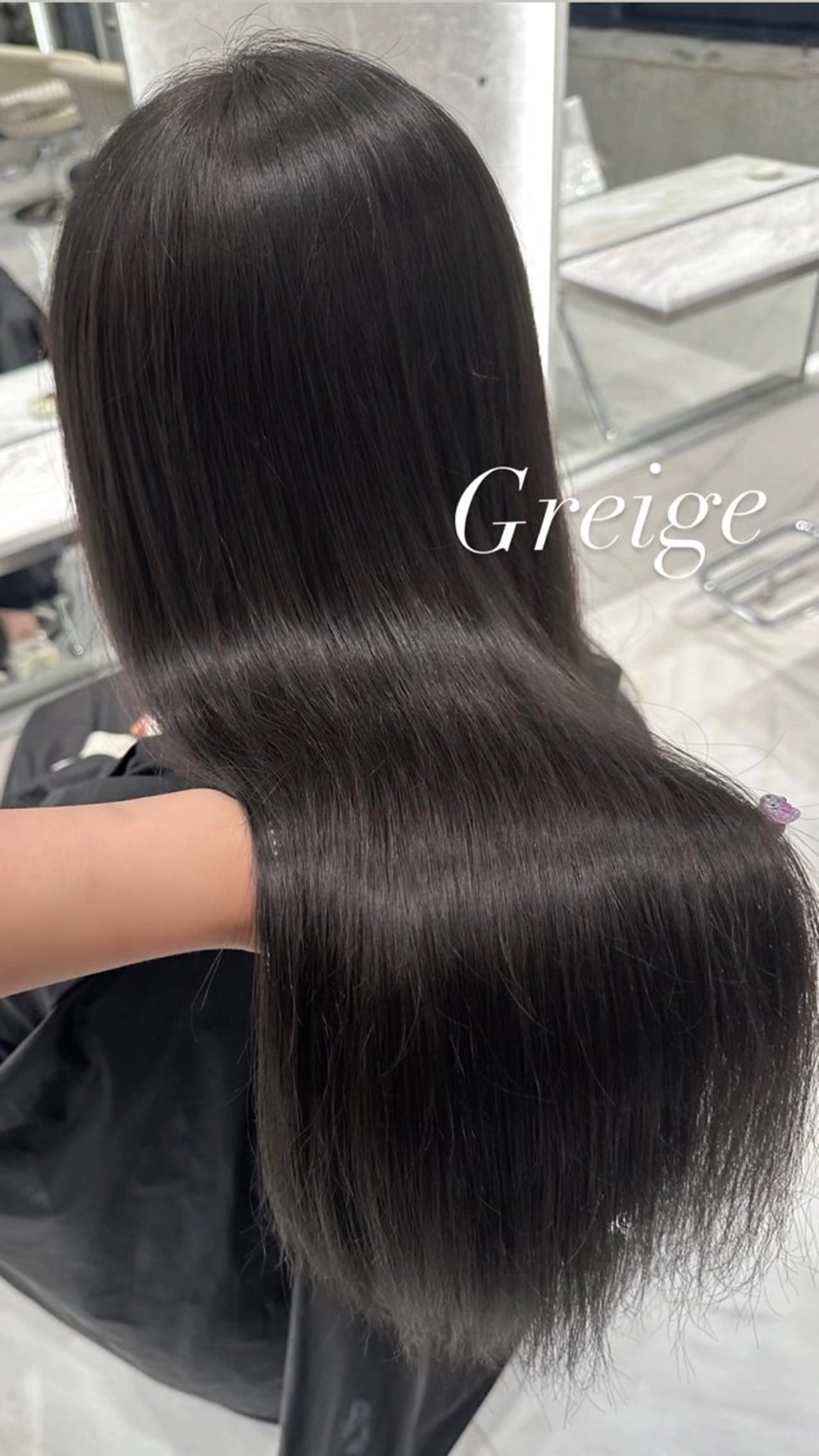ロング ♡Yoshino♡ 艶グレージュカラーのヘアスタイル