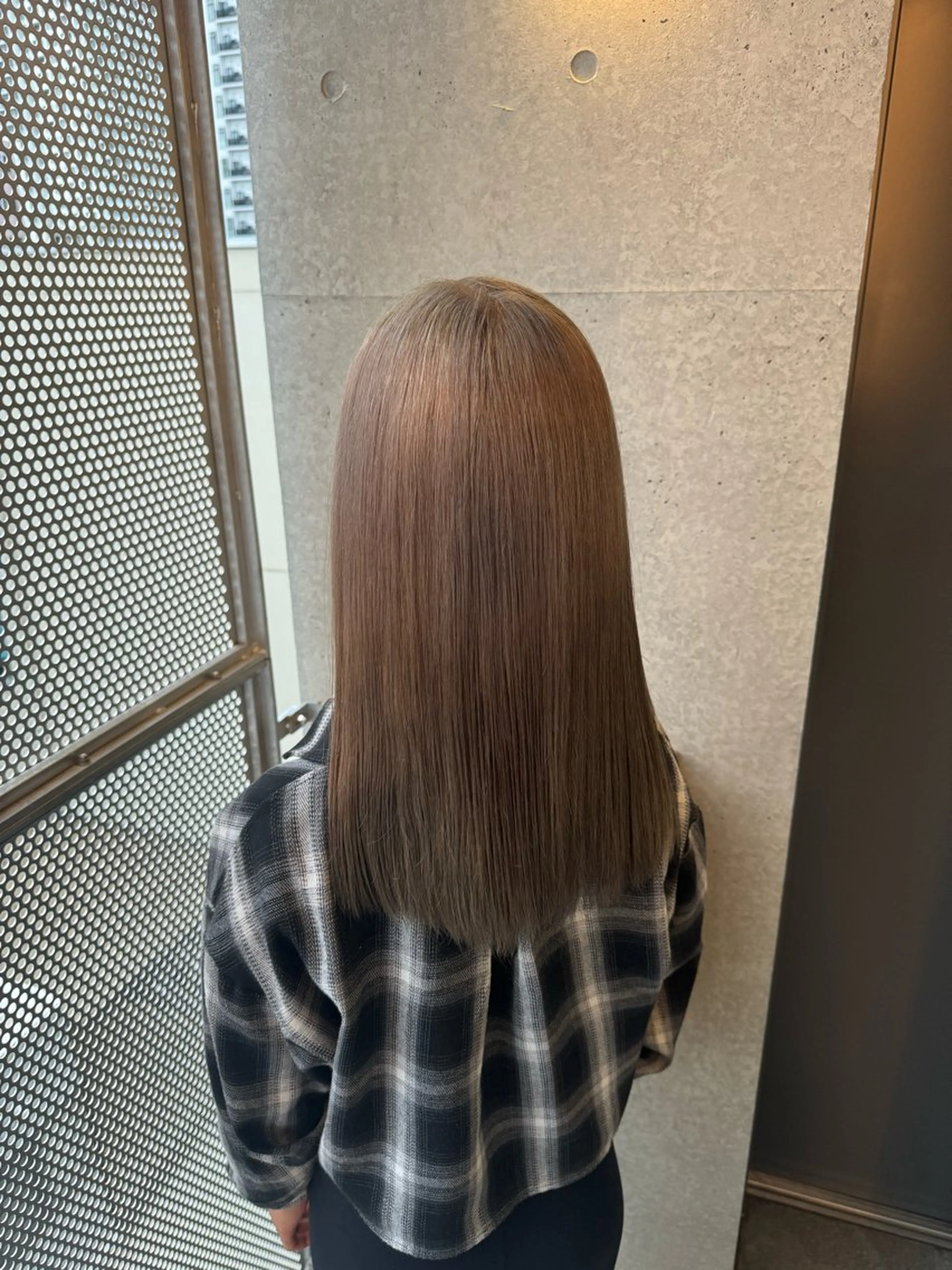 セミロング カラー 髙橋 李里亜のヘアスタイル