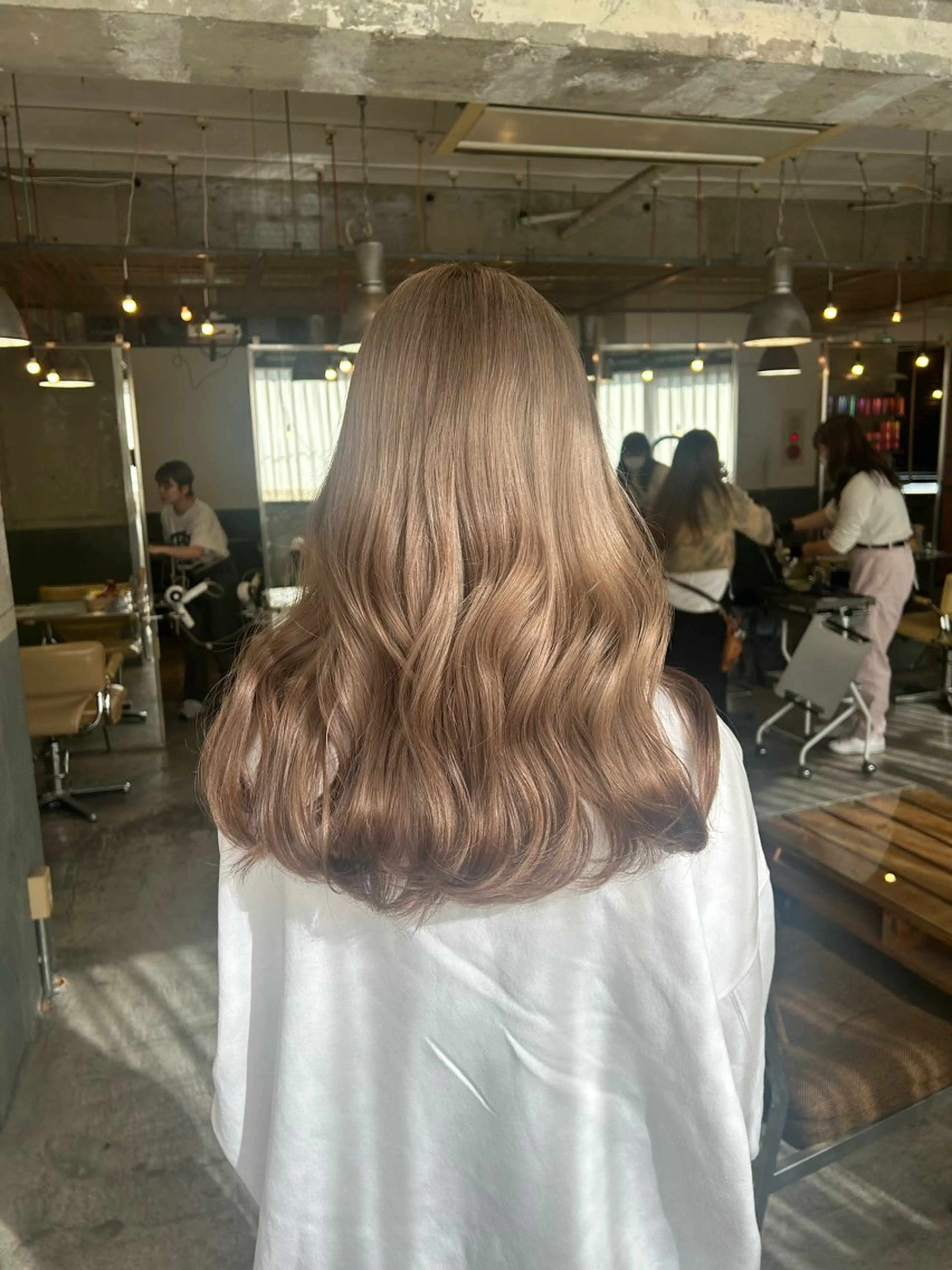 ロング カラー ベージュカラー ブリーチ ミルクティーベージュ ヘアカラー keen 立川のヘアスタイル