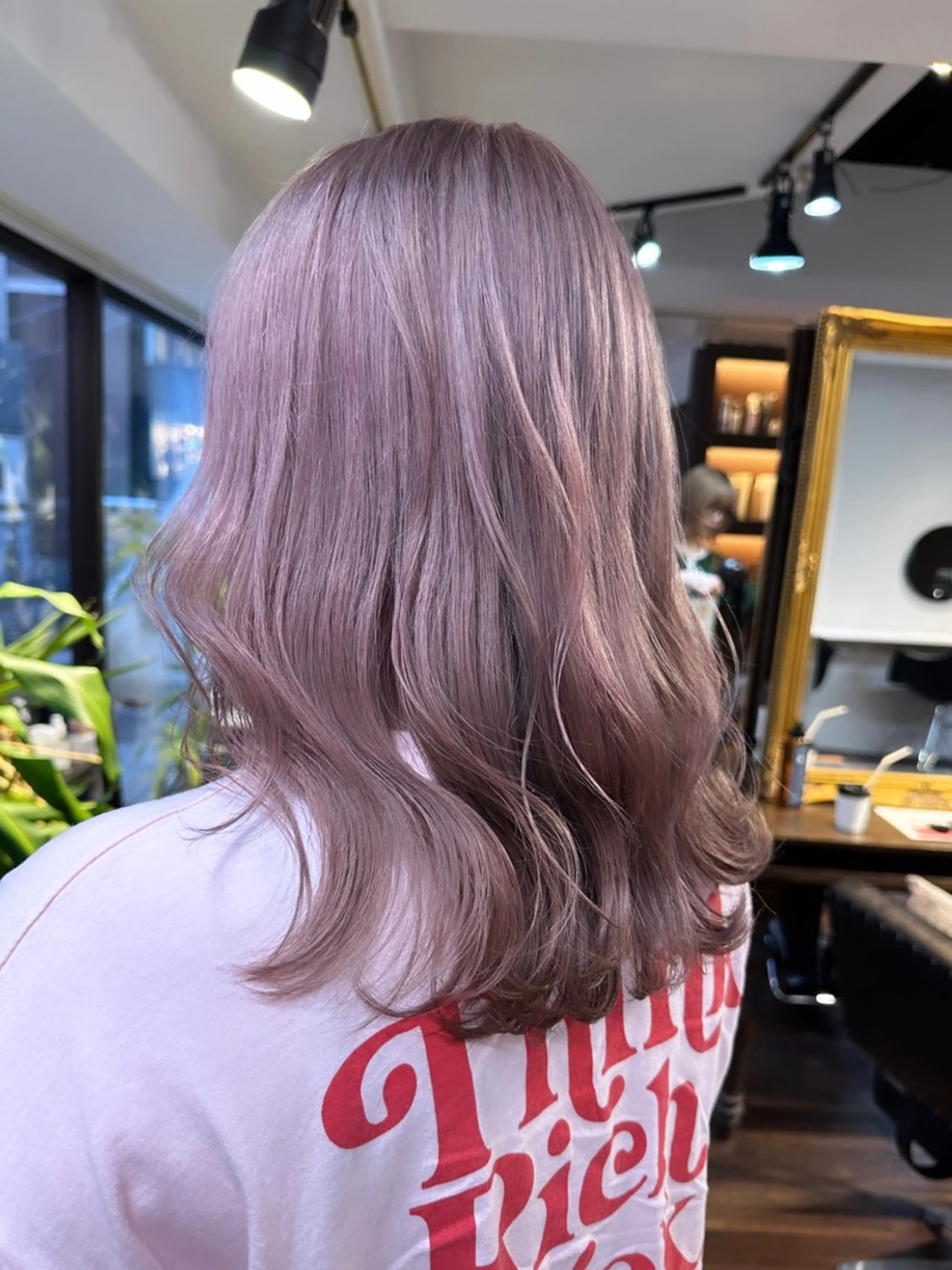 ロング カラー ヘアアレンジ ベージュカラー ブリーチ イヤリングカラー ハイトーンカラー ミルクティーベージュ カット ヘアカラー トリートメント 髪質改善/縮毛矯正 ダブルカラー/Youのヘアスタイル