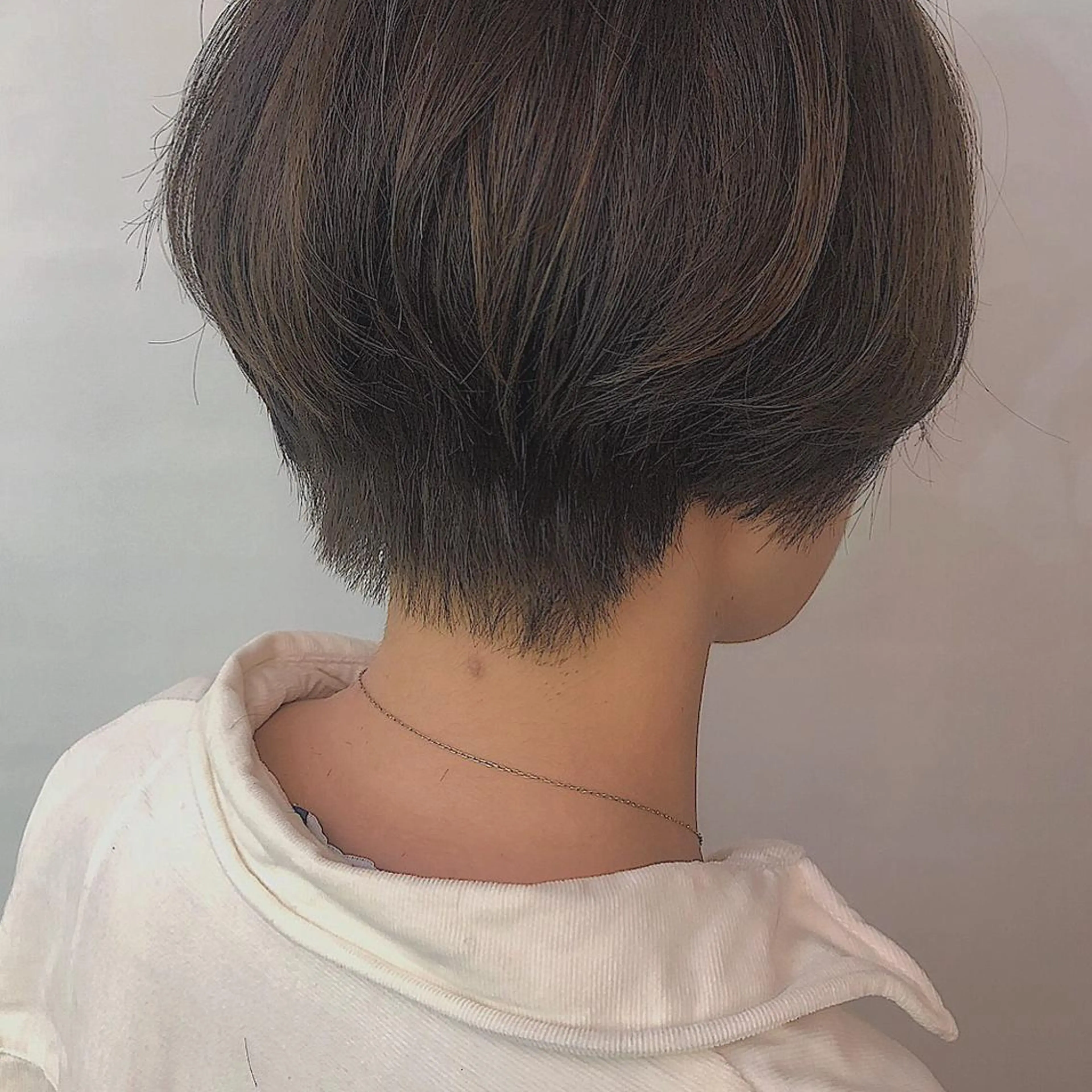 ショート カラー ハンサムショート ハイライトカラー ハイライト ショートヘア カット ヘアカラー 齋藤 咲のヘアスタイル