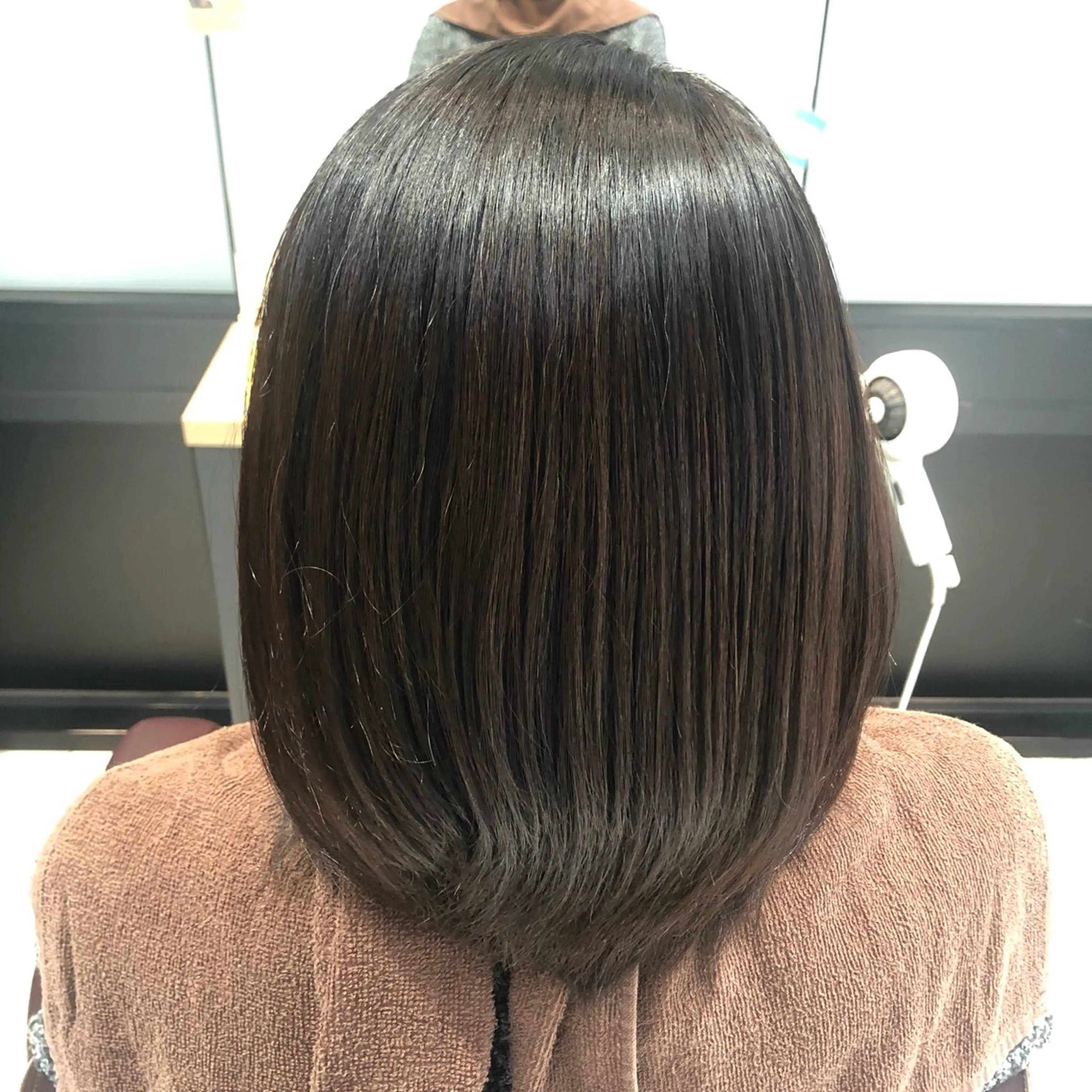 ミディアム カラー まとまらない髪に🌼 髪質改善｜長島 彩瑛のヘアスタイル
