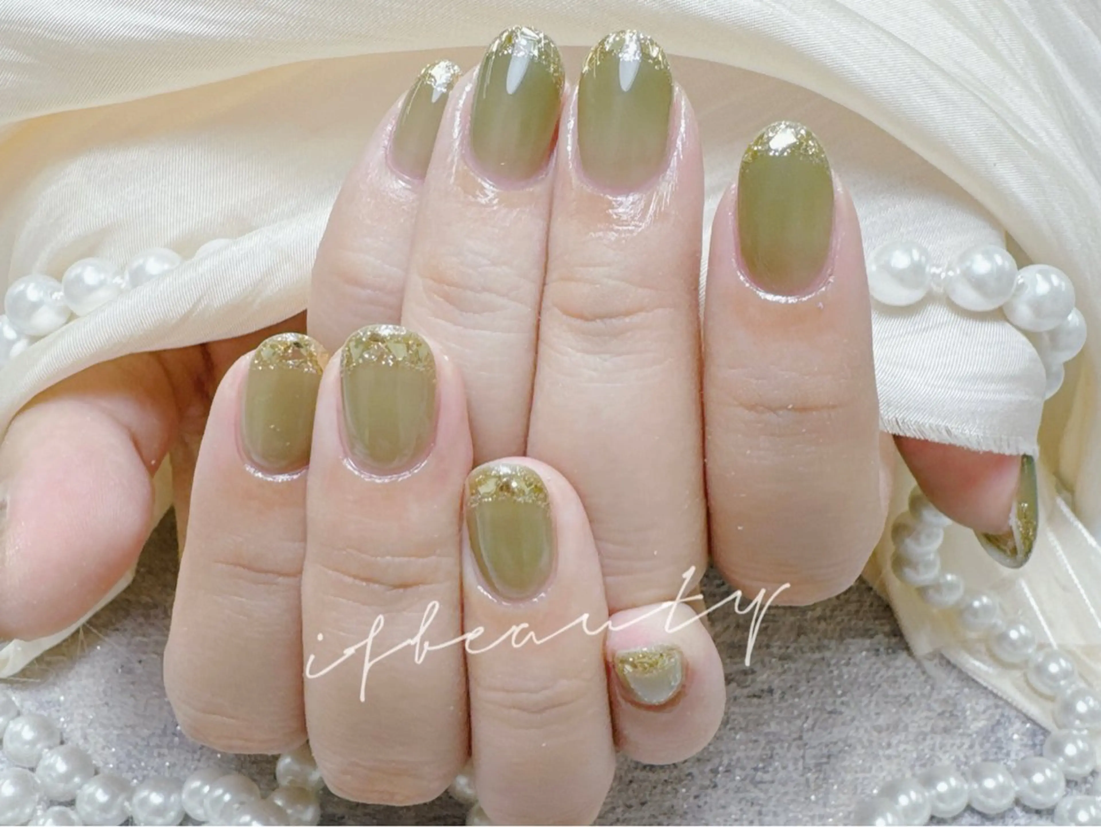 ネイル フレンチネイル ガラスフレンチ キラキラネイル ショートネイル 冬ネイル ハンドネイル If beauty salon1号店所属・イフ ビューティーのネイルデザイン