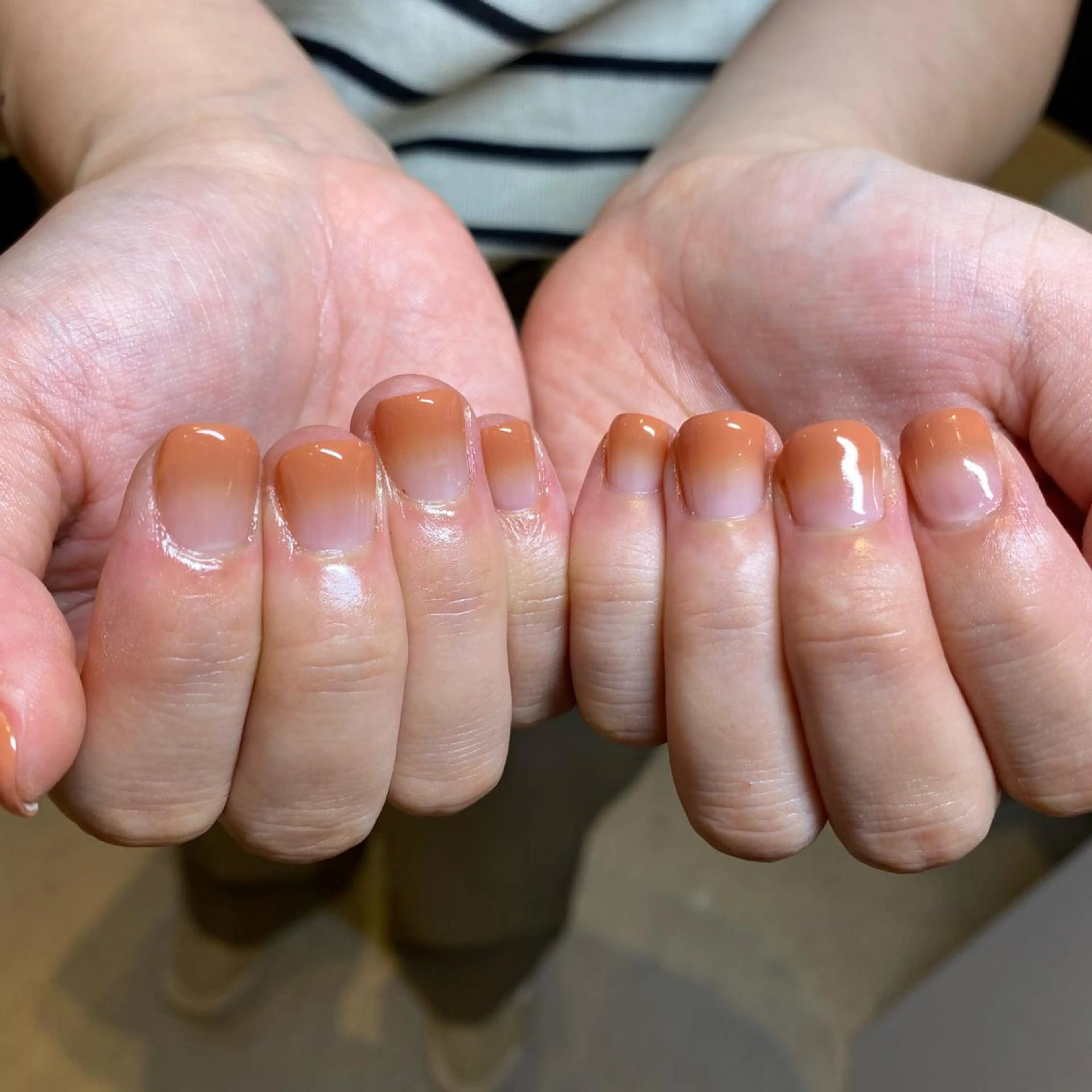 ネイル ジェルネイル グラデーション シンプルネイル daisy lash天王寺　池阪の眉毛・アイブロウイメージ