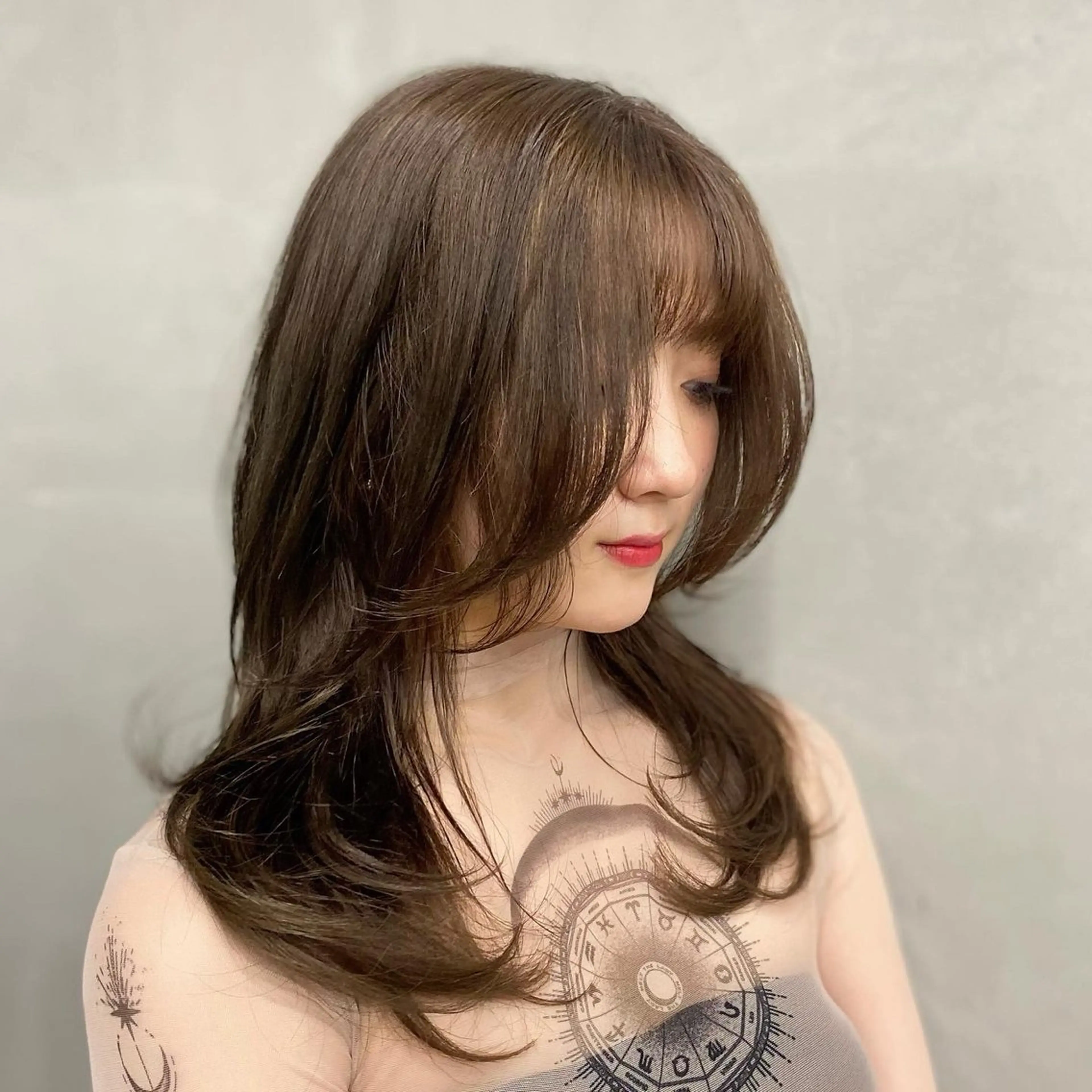ミディアム カラー ヘアアレンジ ブリーチ グレージュ ブリーチなしカラー オリーブグレージュ オリーブグレー カット ヘアカラー お呼ばれヘアアレンジ mina🌷のヘアスタイル