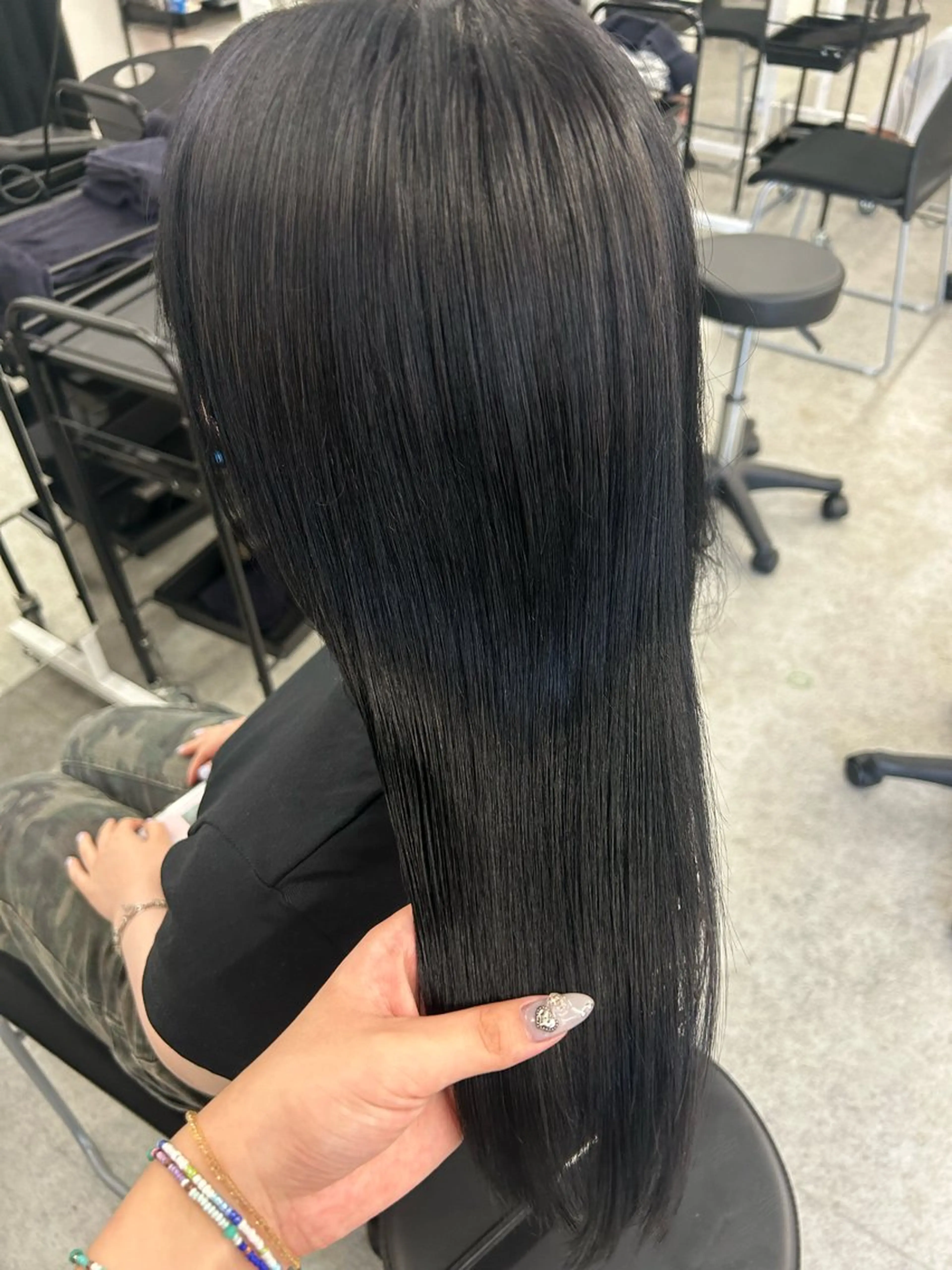 カラー 🩶niina 暗髪韓国系カラー🩶のヘアスタイル