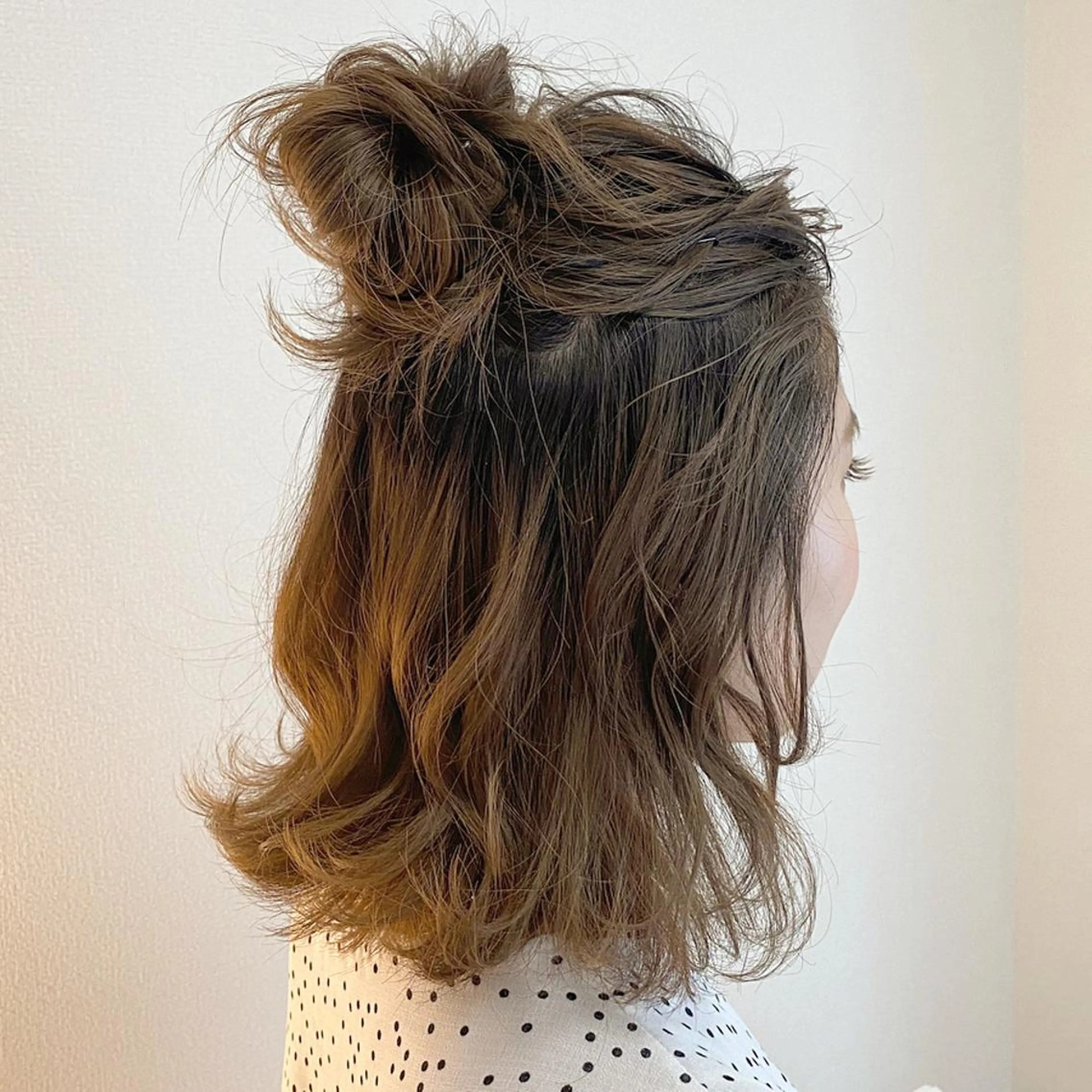 ミディアム ヘアアレンジ ハーフアップ hair room caro所属・くぎた とわのヘアスタイル