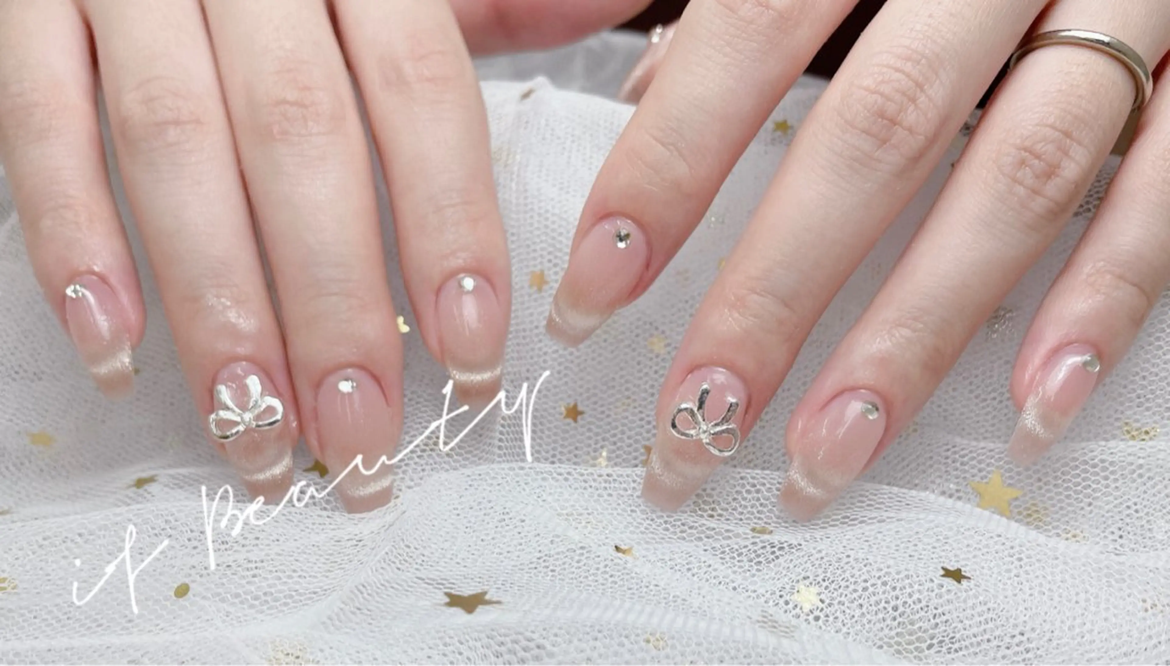 ネイル フレンチネイル マグネットネイル マグネットフレンチ シルバー ハンドネイル If beauty salon1号店所属・イフ ビューティーのネイルデザイン