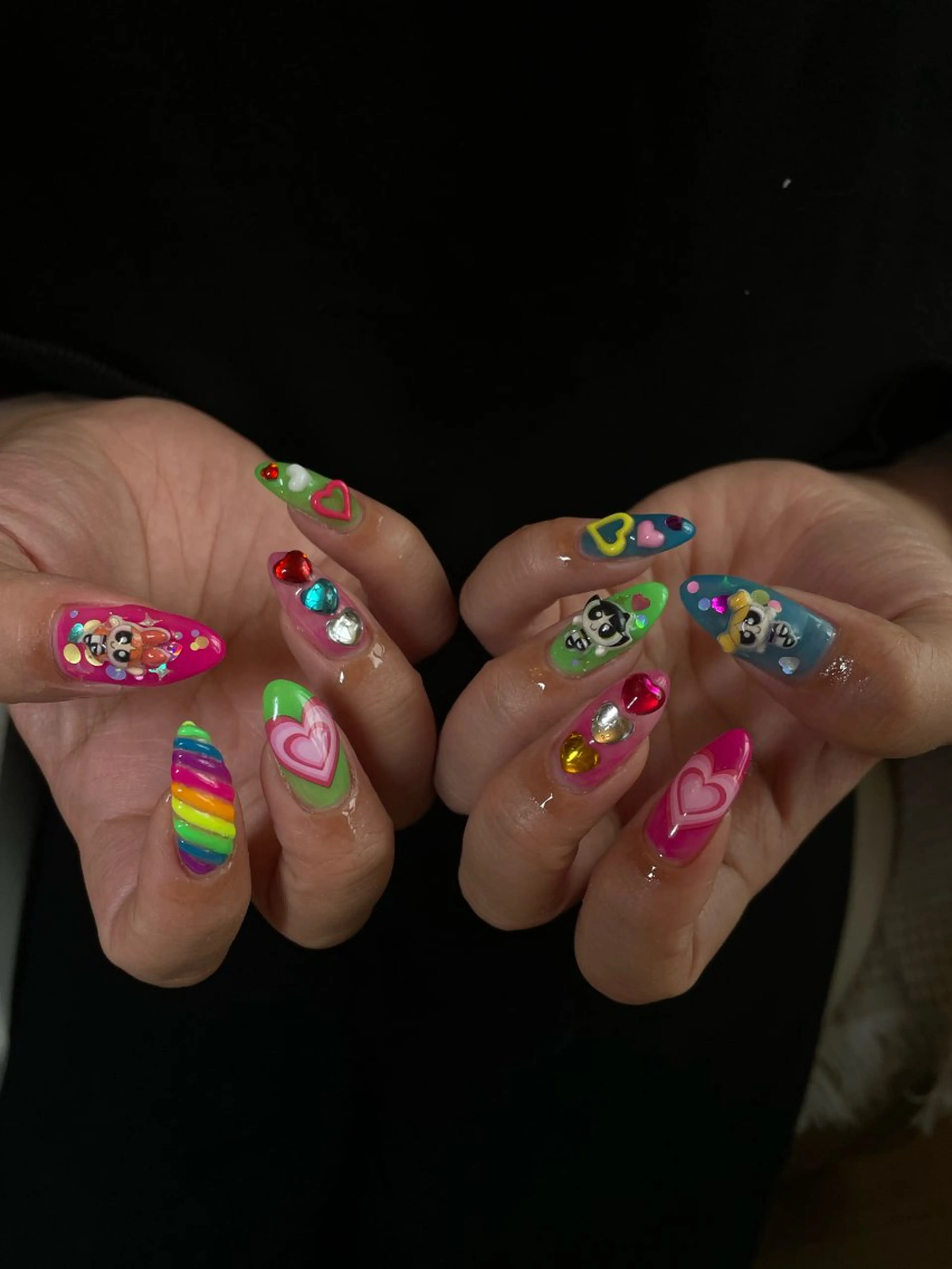 10本キャラクターパーツつけ放題🦄🦋💘🩵🤎💜💛(ベースカラーは3色まで)オフ込みの写真