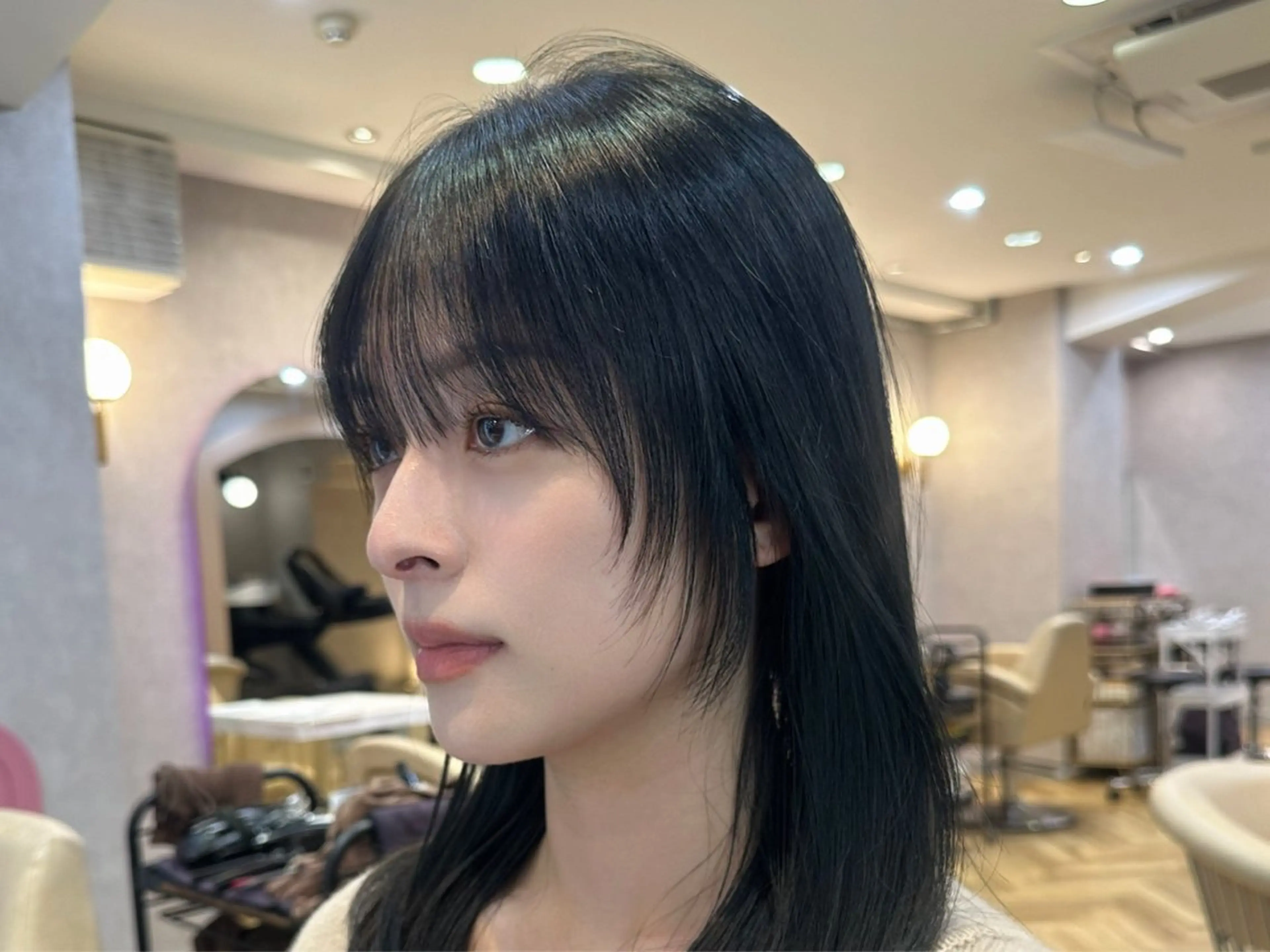 セミロング 顔まわりレイヤー レイヤーカット シースルーバング カット ヘアカラー トリートメント ヘアセット 韓国ヘア/レイヤー/ 髪質改善/銀座/田島のヘアスタイル
