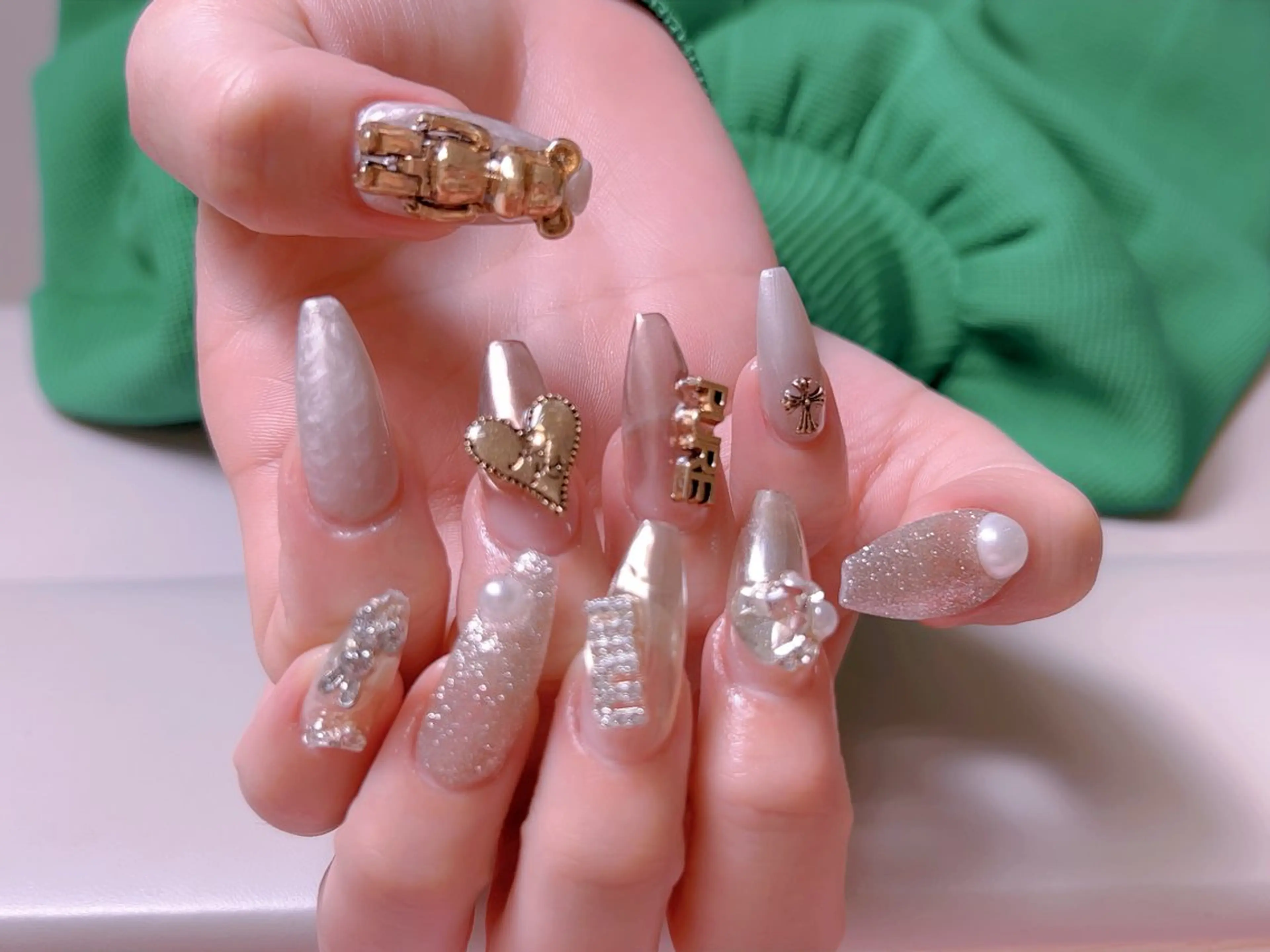 ネイル フレンチネイル ジェルネイル グラデーション 韓国ネイル マグネットネイル ハンドネイル 【長さ出し】 IRIS NAILのネイルデザイン