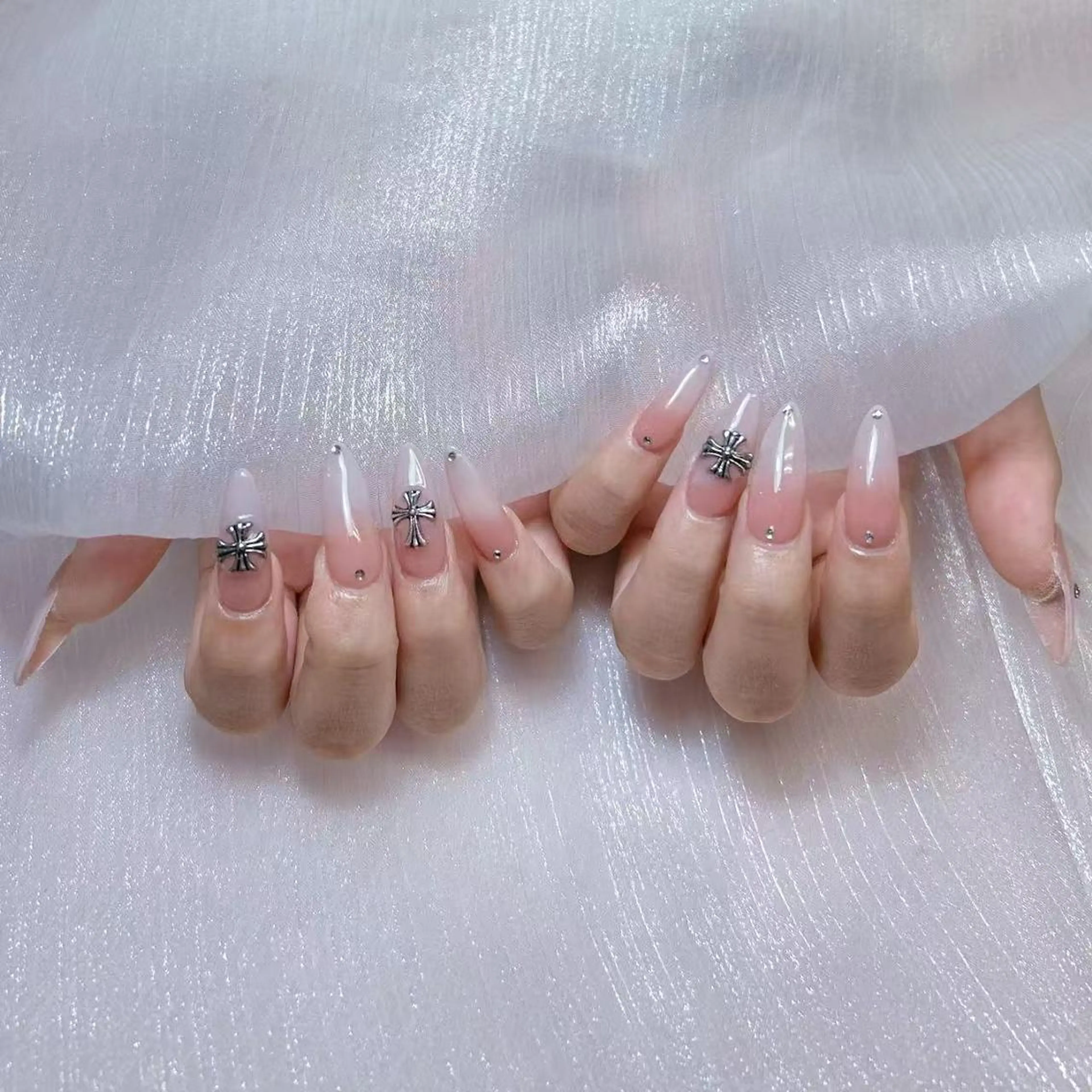 ネイル アートネイル オーロラネイル ガーリー キラキラネイル 韓国ネイル ハンドネイル DIAMOND 💅のネイルデザイン