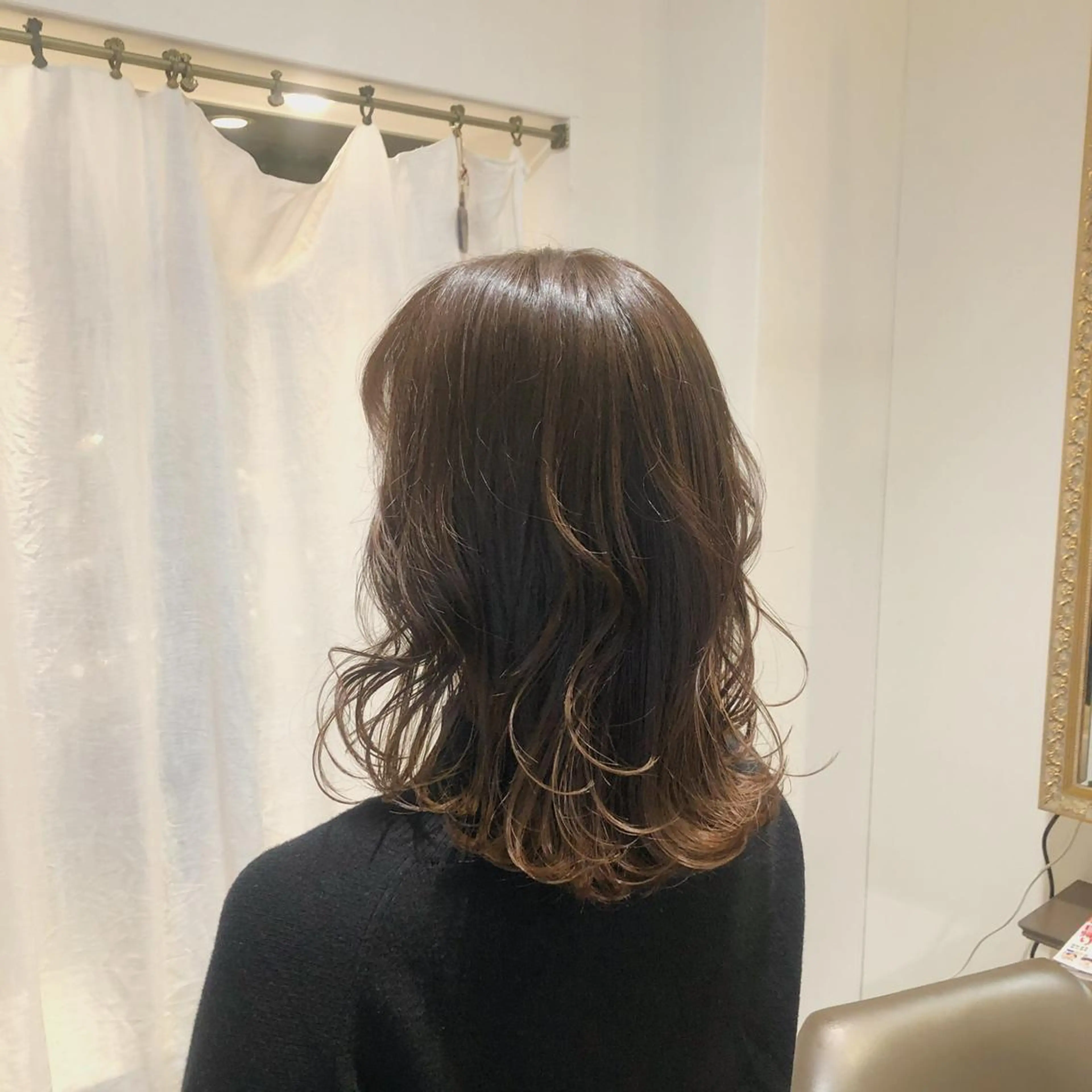 ミディアム カラー 西垣 佳苗のヘアスタイル