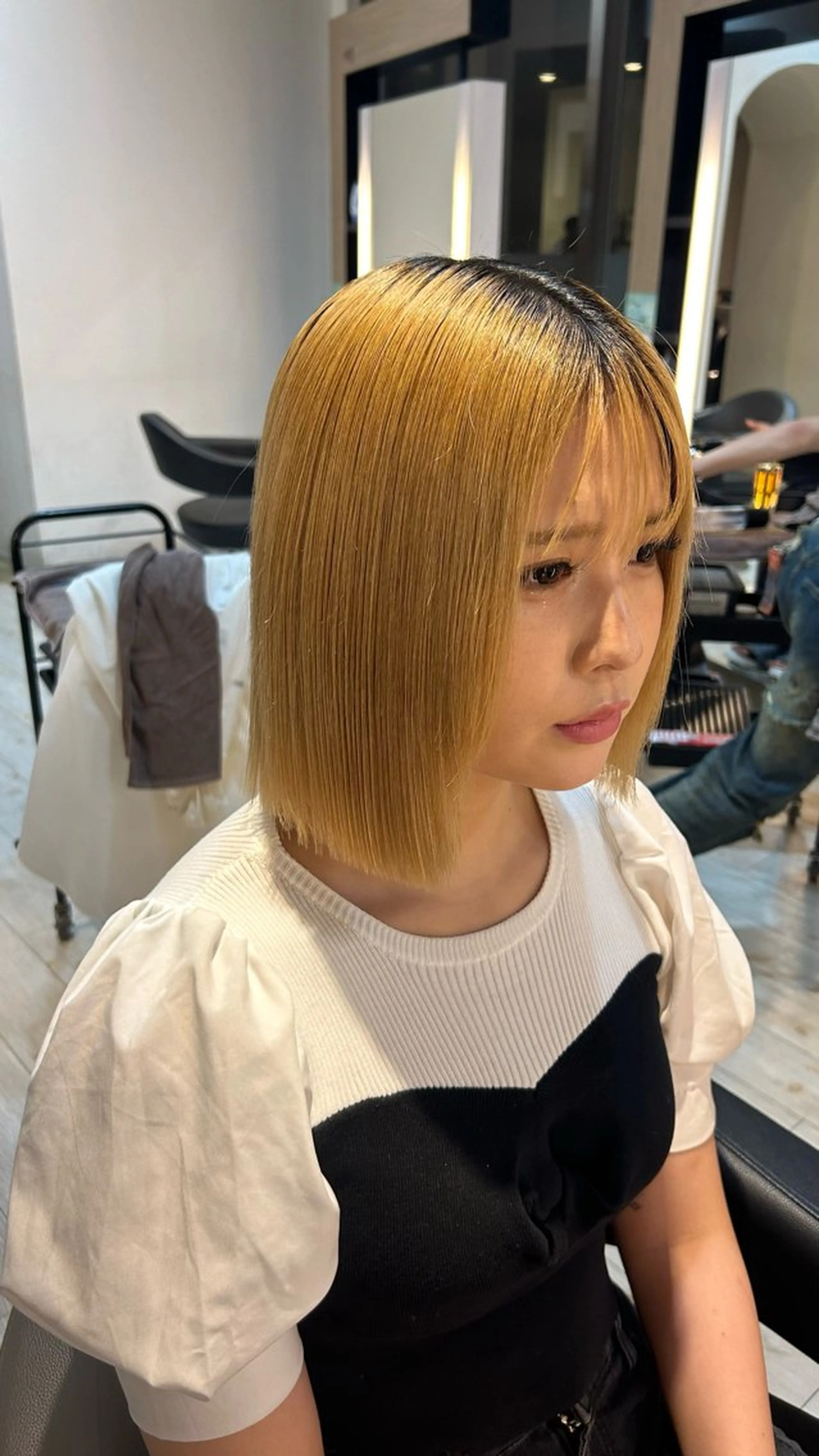 ミディアム 切りっぱなしボブ ボブ カット 有働由良／ハイトーン ／韓国メンズヘアのヘアスタイル