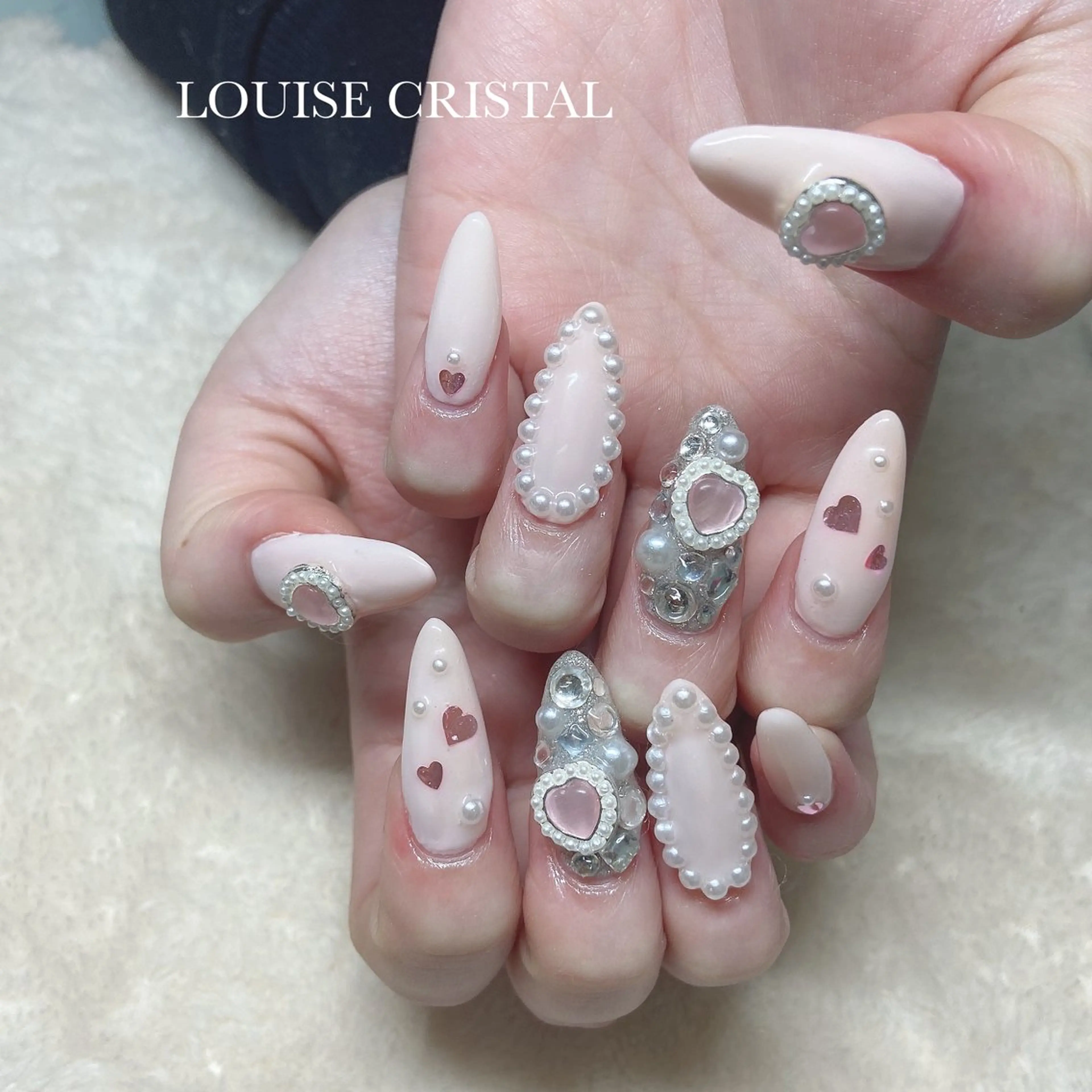 ネイル ハート ピンク ハンドネイル LOUISE CRYSTALのネイルデザイン