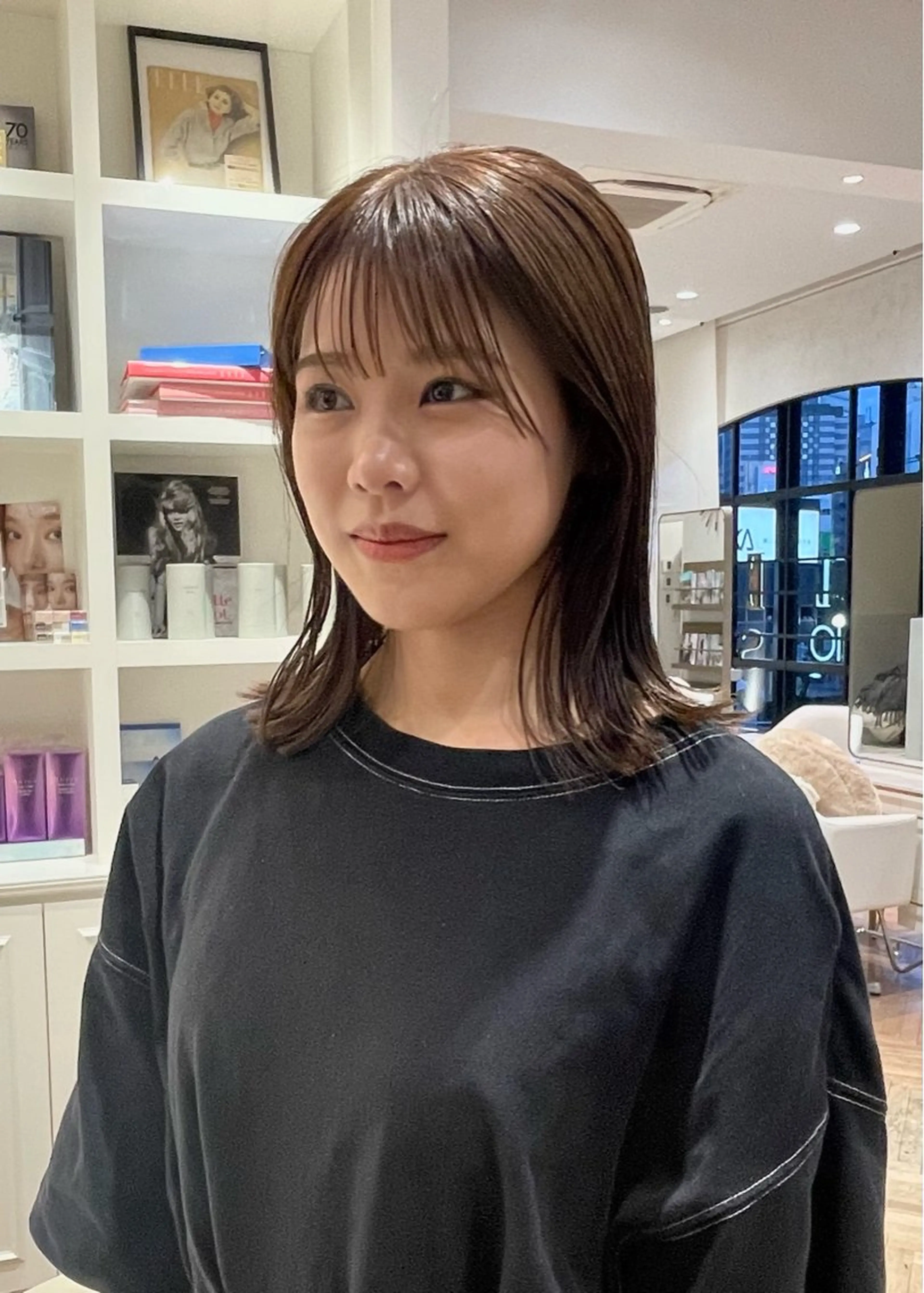 セミロング カラー カット ヘアカラー ELLE salon サエのヘアスタイル