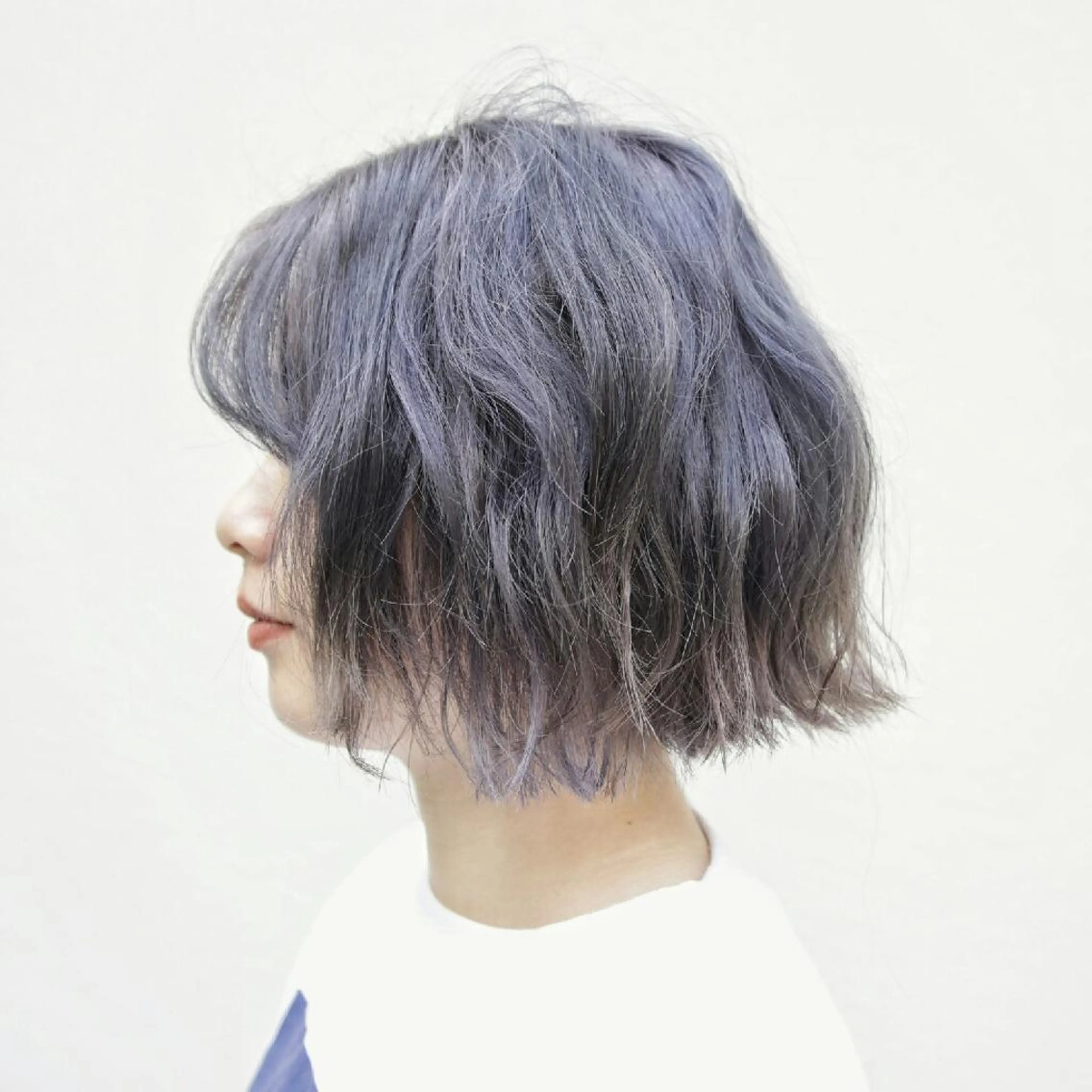 ミディアム カラー グラデーションカラー ネイビーカラー 艶髪✨ハイトーン ✨ホワイト✨北宗一郎のヘアスタイル