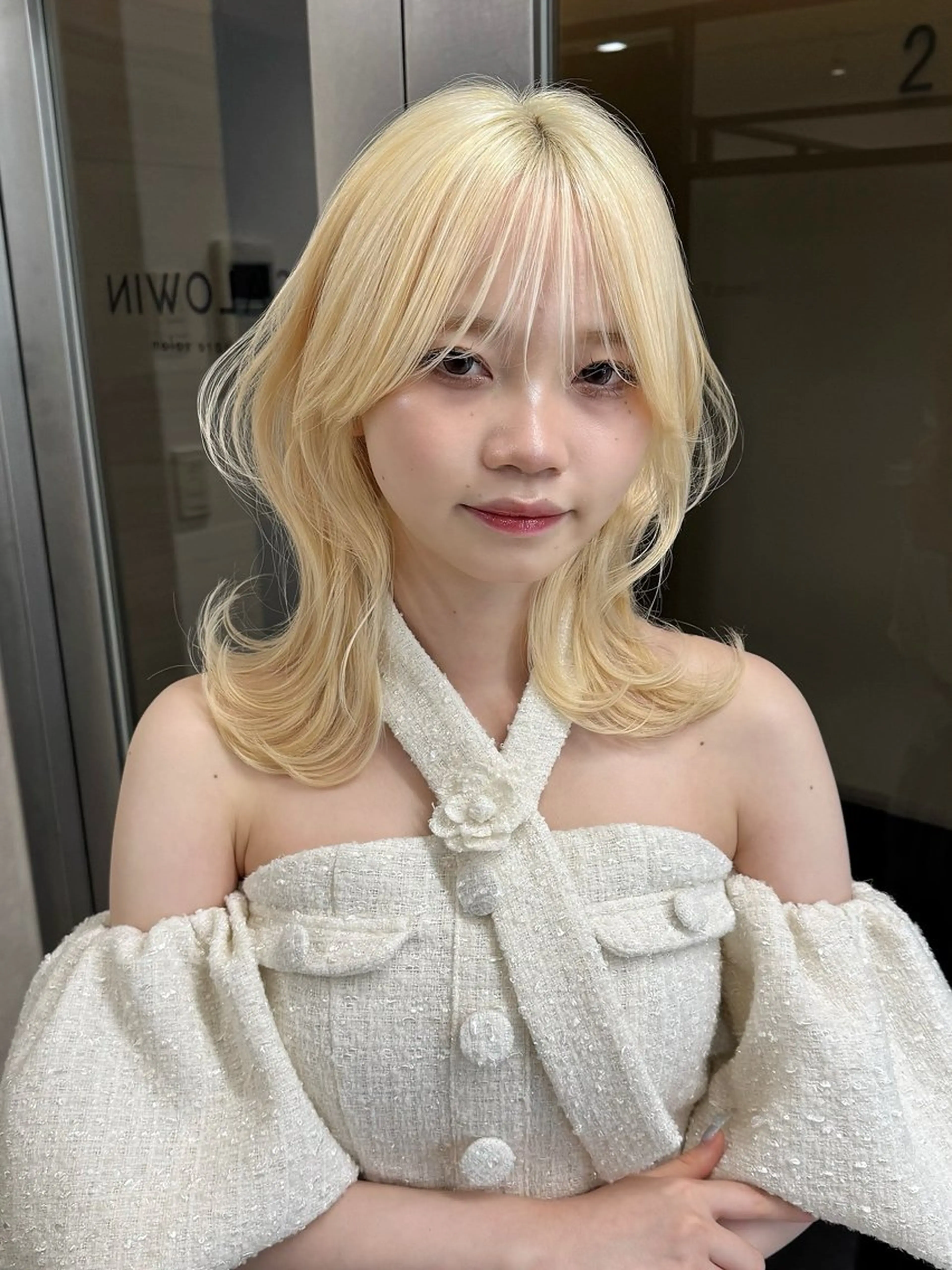 セミロング カラー 抜きっぱなしブロンド ブロンド レイヤーカット カット ヘアカラー レイヤーカット/韓国 艶カラー🪄REN.のヘアスタイル