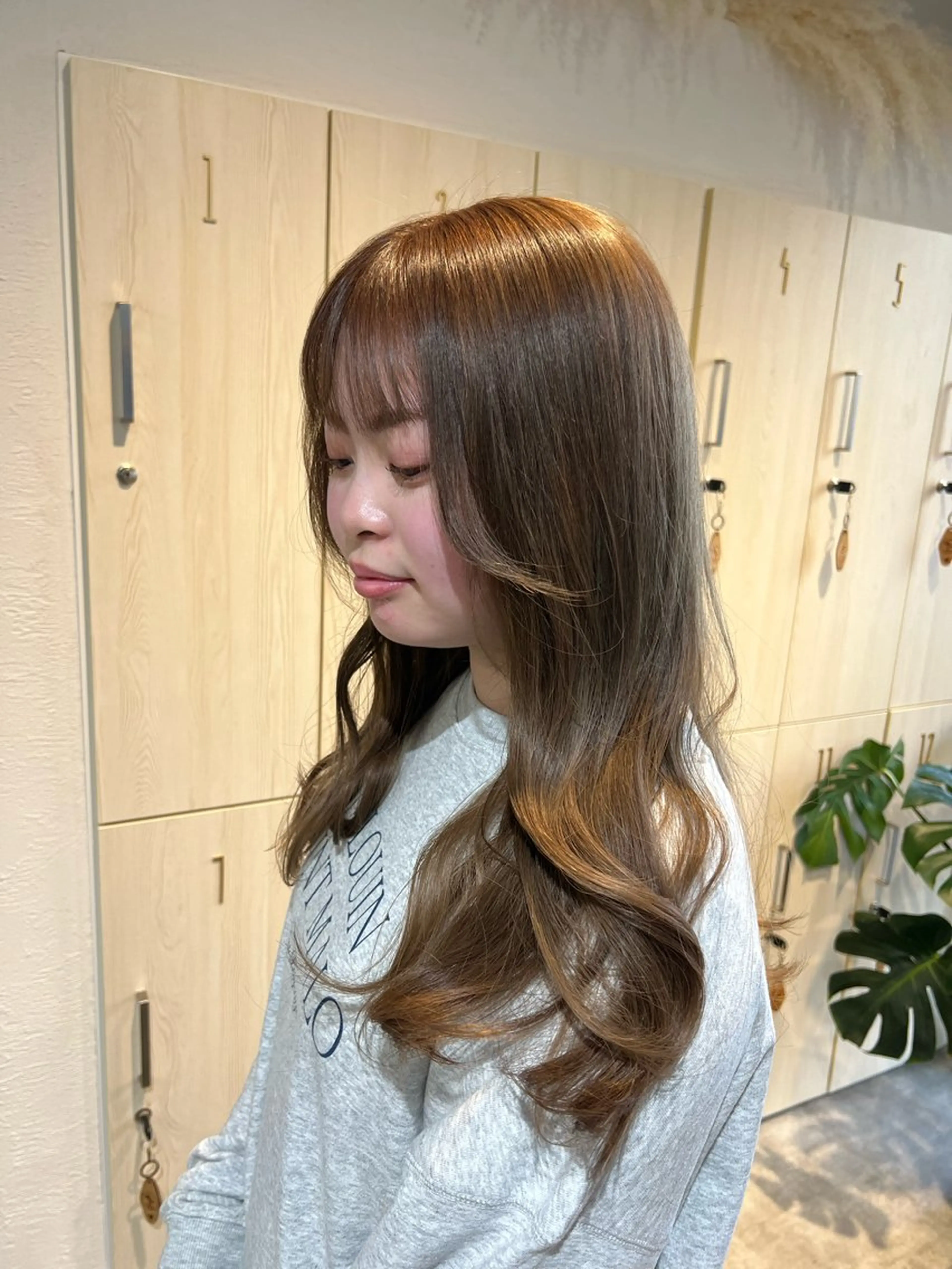 セミロング ヘアカラー Miku 🇺🇸のヘアスタイル