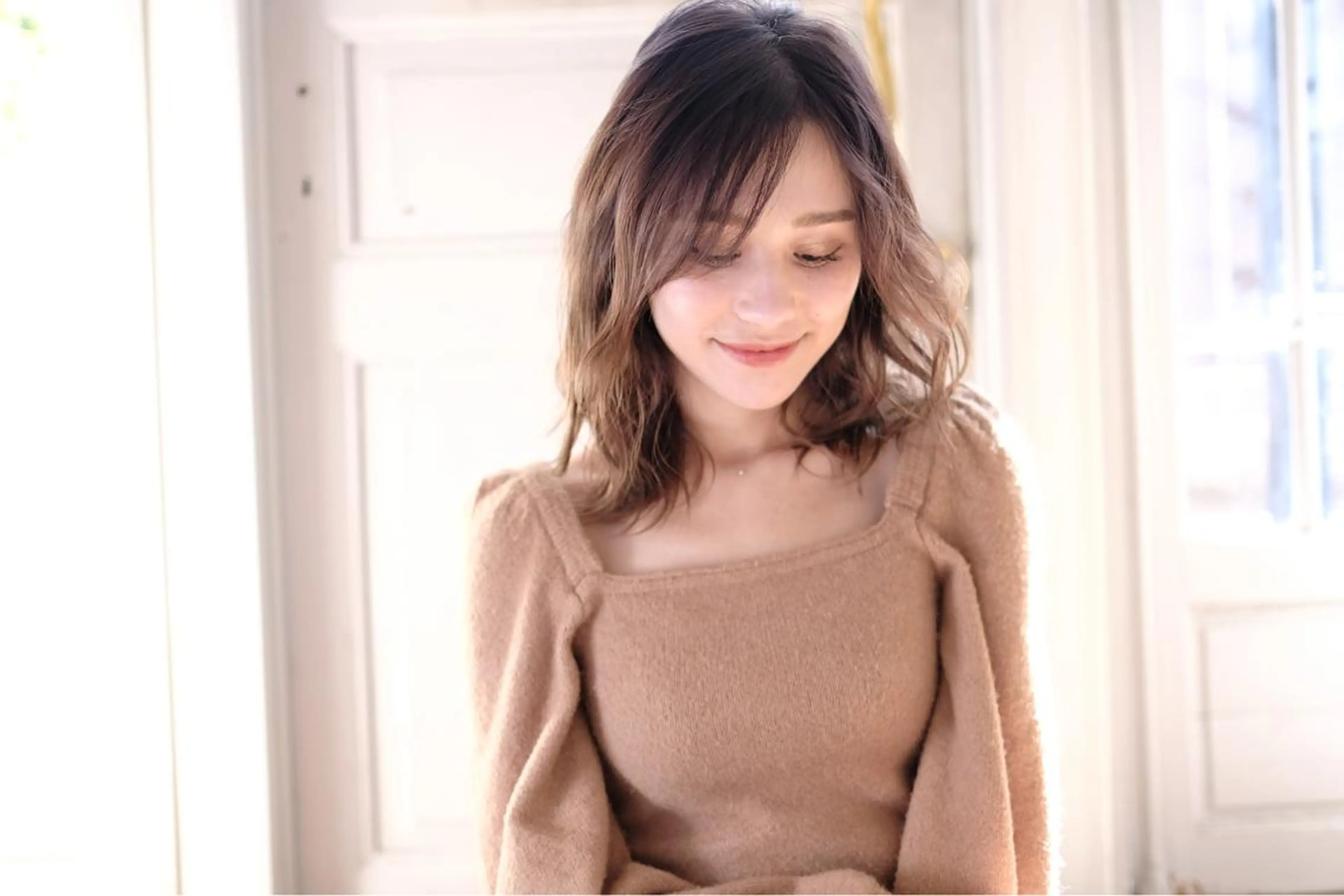 セミロング ブリーチ毛矯正.髪質 改善.髪にドラマをのヘアスタイル