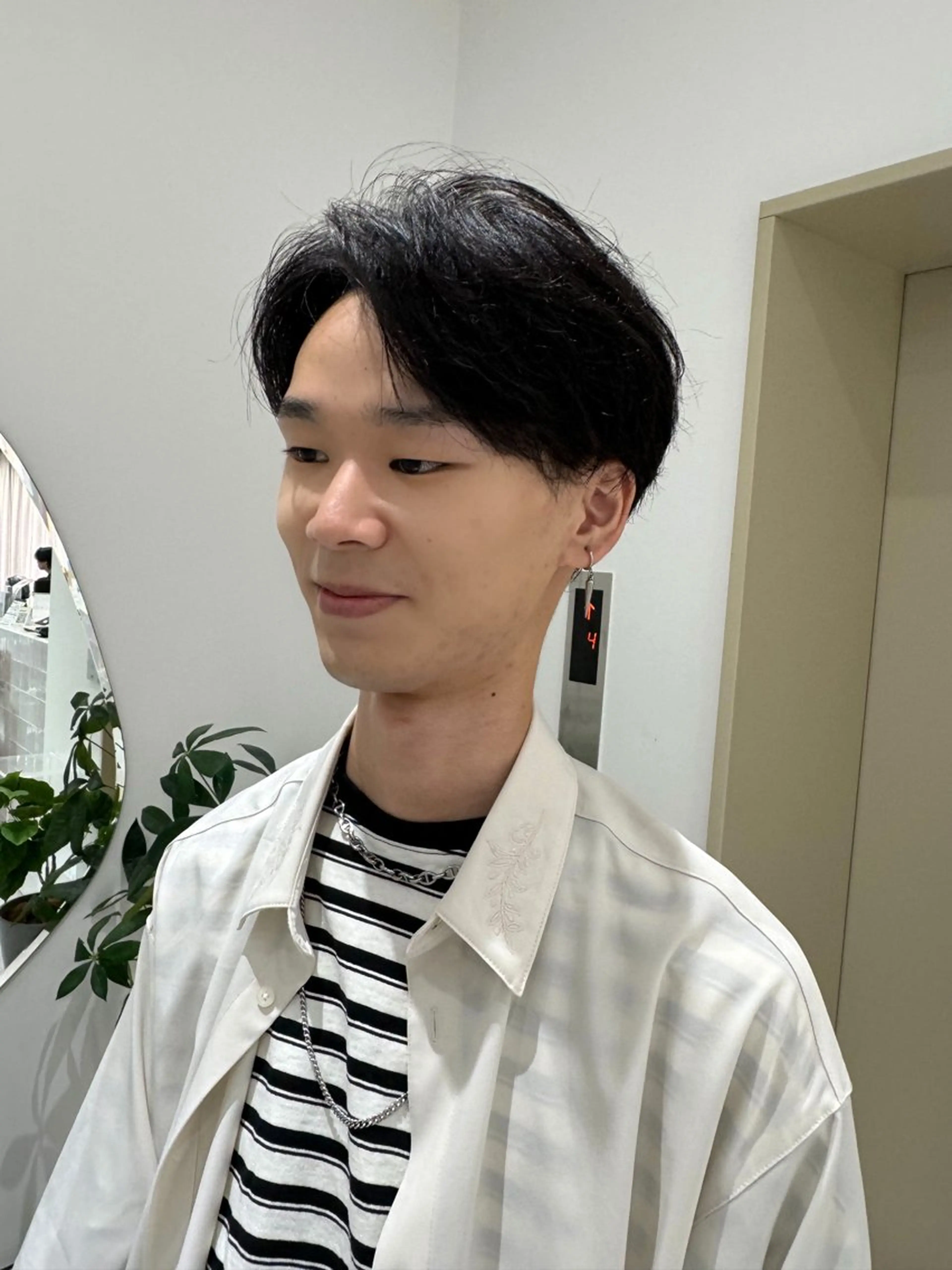 ショート メンズ センターパート 似合わせカット カット 透け 艶感カラー齊木 勇人のヘアスタイル