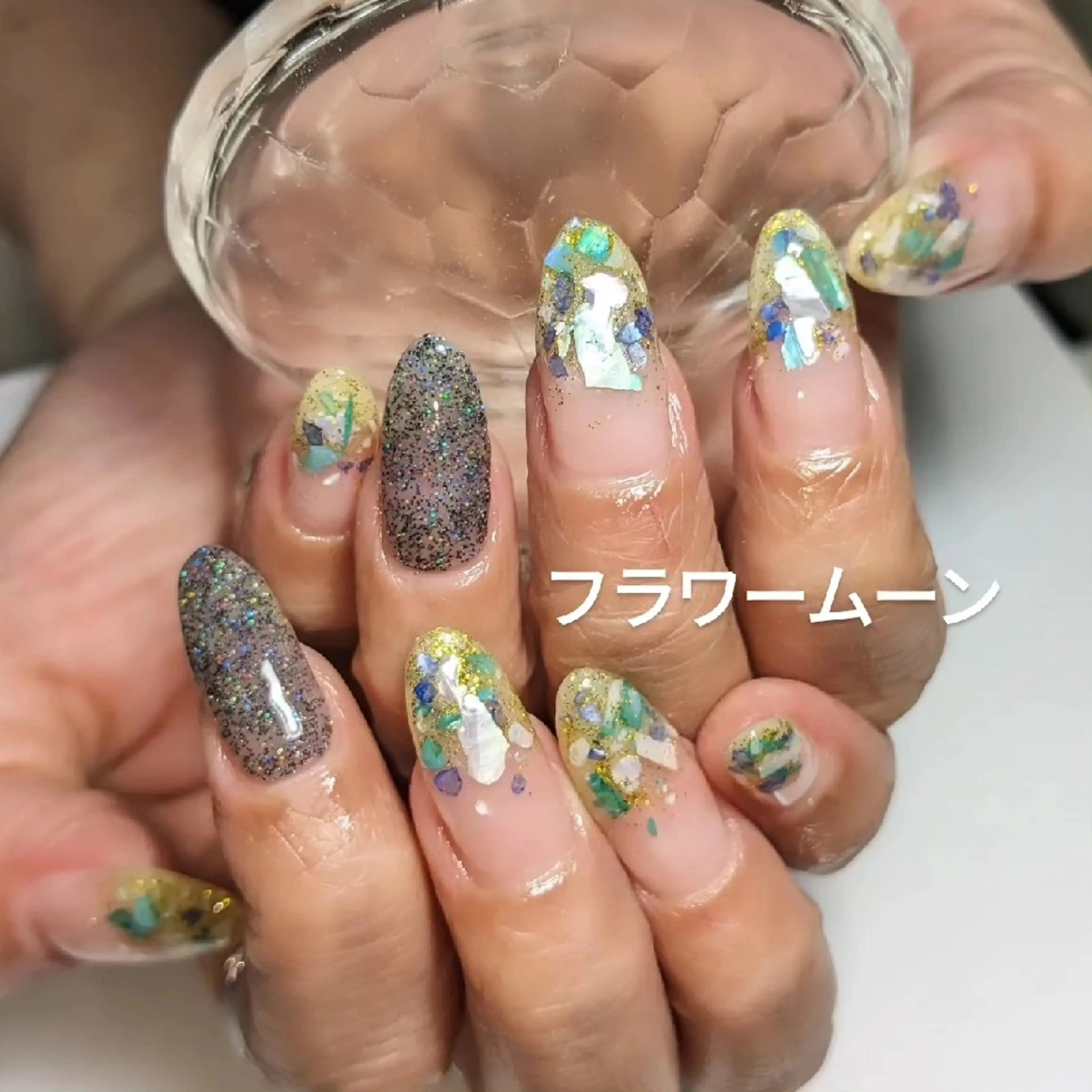 ネイル ラメ(グリッター) 夏ネイル フラワー ムーンのネイルデザイン