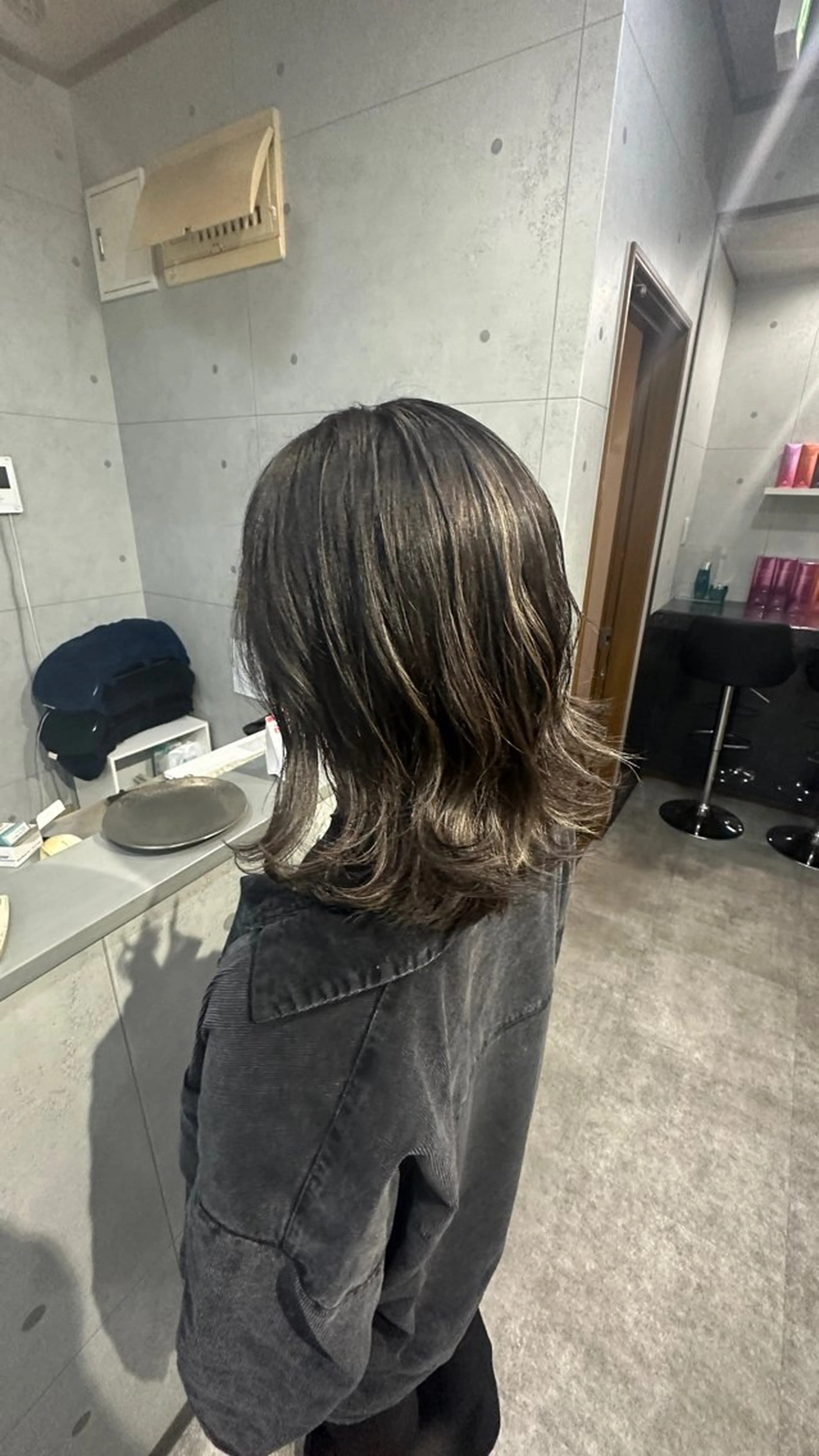 ミディアム 外国人風カラー ハイライト レイヤーカット REVE所属・馬場  麻応のヘアスタイル