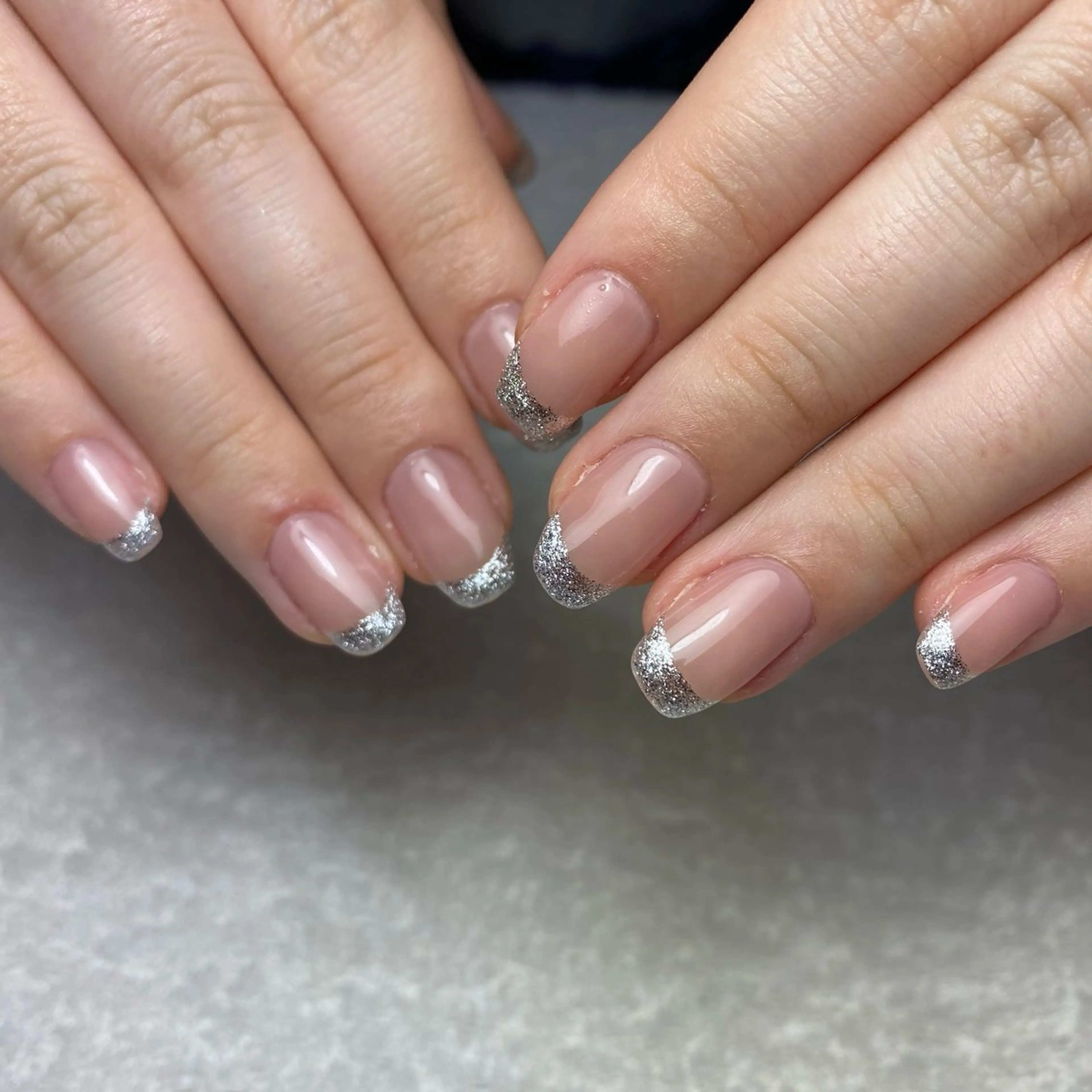 ネイル フレンチネイル シルバー ハンドネイル COCO+所属・COCO +のエステ・リラクイメージ