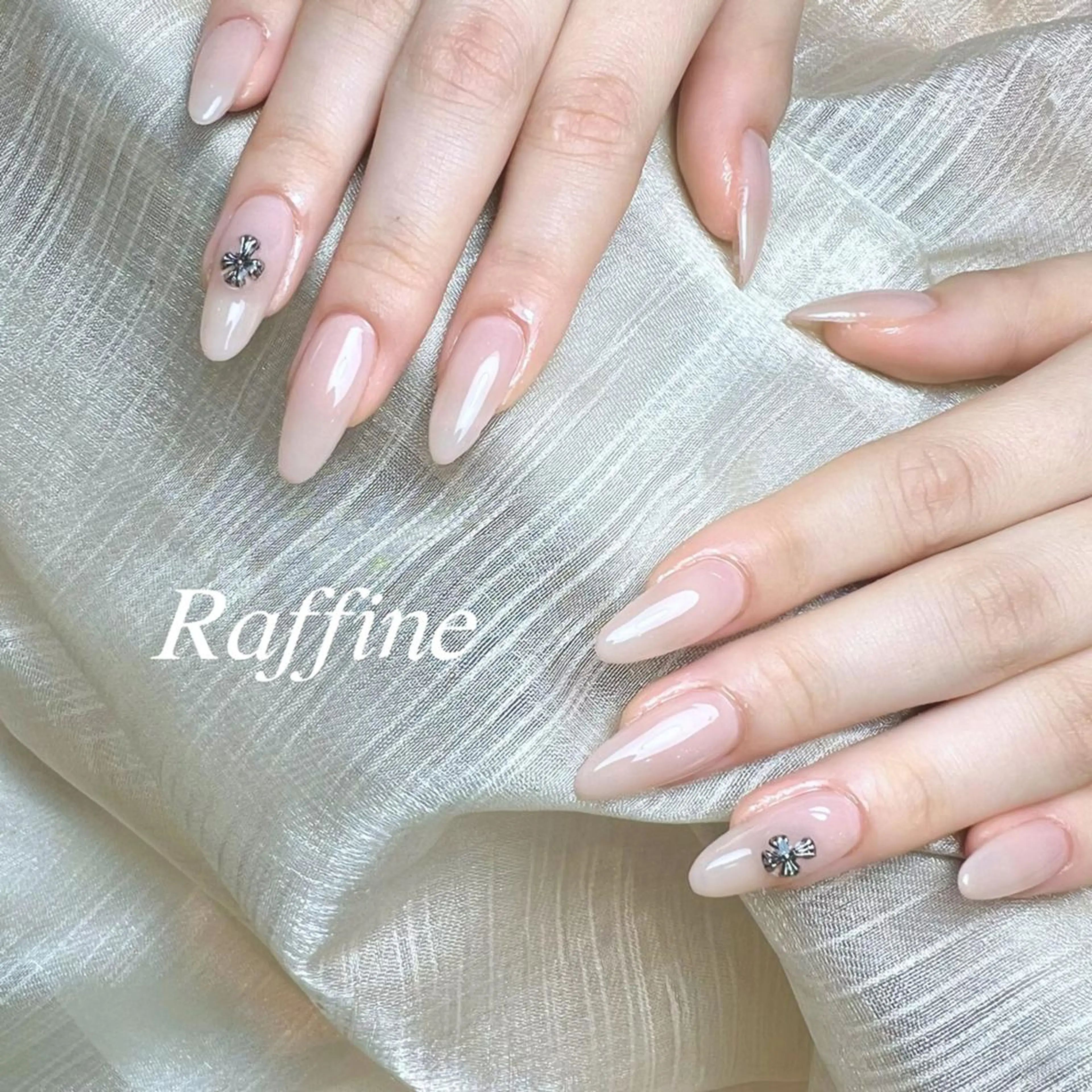 ネイル ハンドネイル RAFFINE 月🦋🩵のネイルデザイン