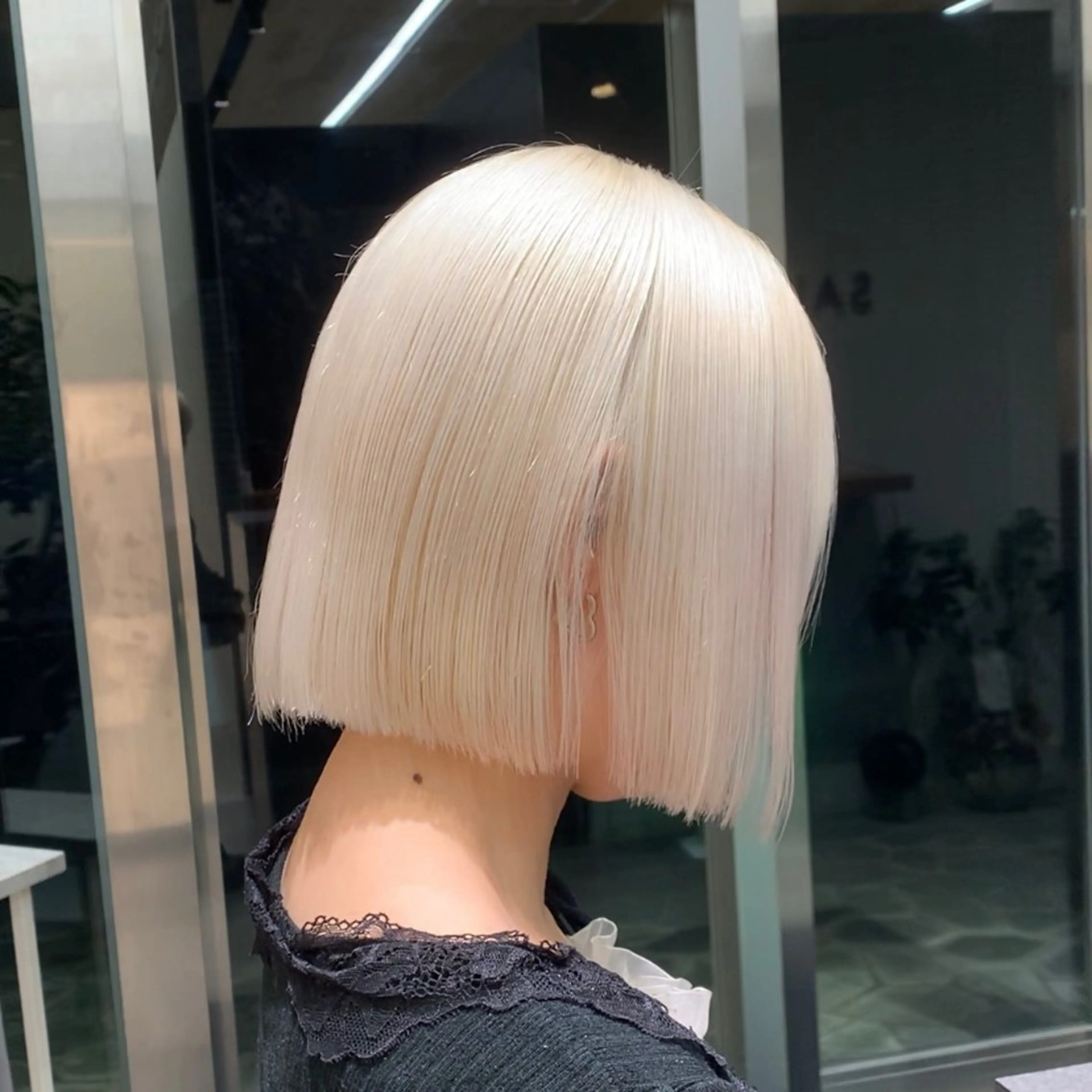 ショート カラー ヘアカラー トリートメント サロウィン(SALOWIN)原宿iori店所属・ツヤツヤ ハイトーン/Reiのヘアスタイル