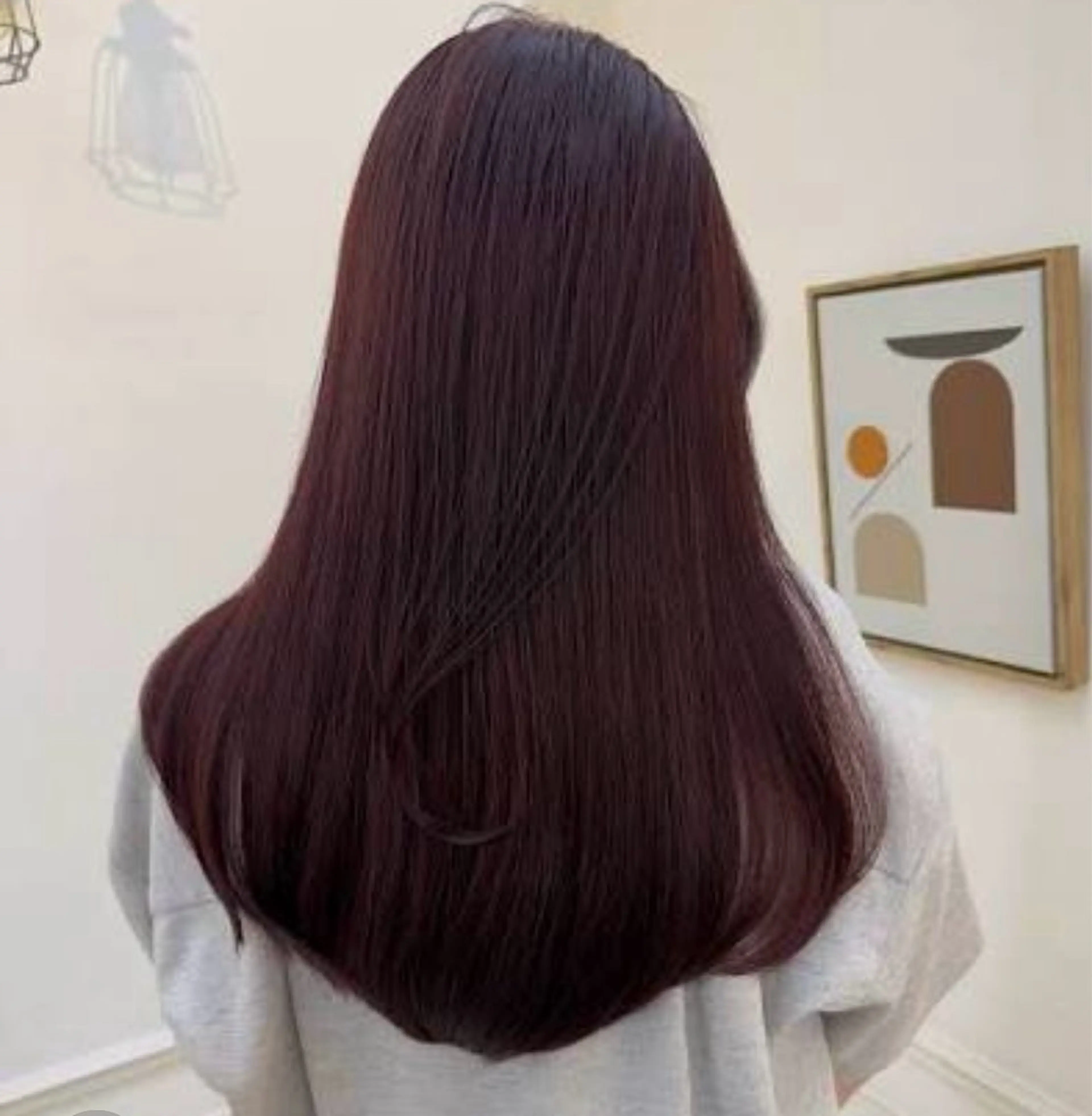 🍷ボルドーで叶える柔らか艶カラー💄♥️ 大人っぽく艶感たっぷりの仕上がりに✨の写真