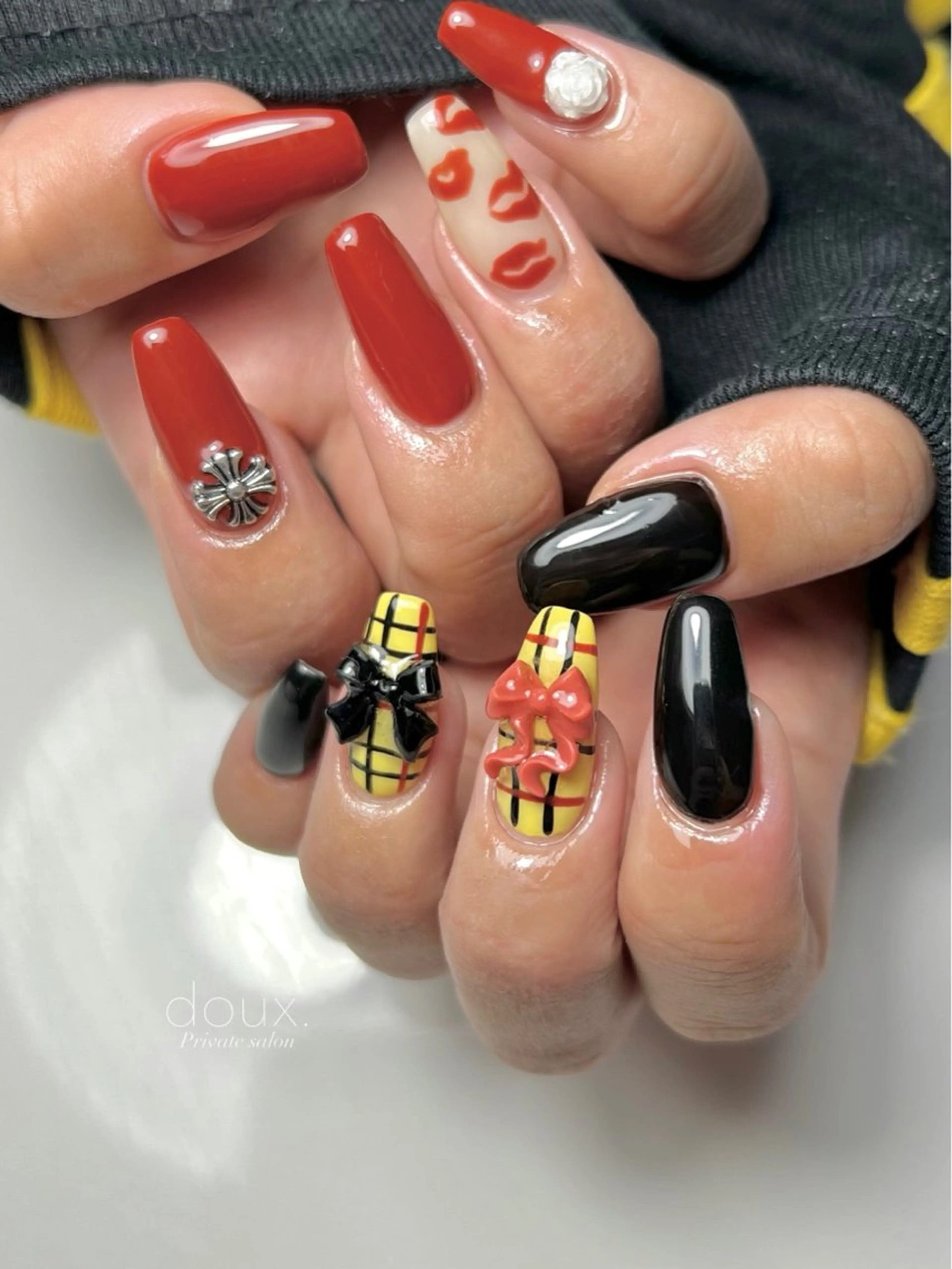 ネイル 韓国ネイル リボン 冬ネイル クリスマス ハンドネイル doux. nailのネイルデザイン