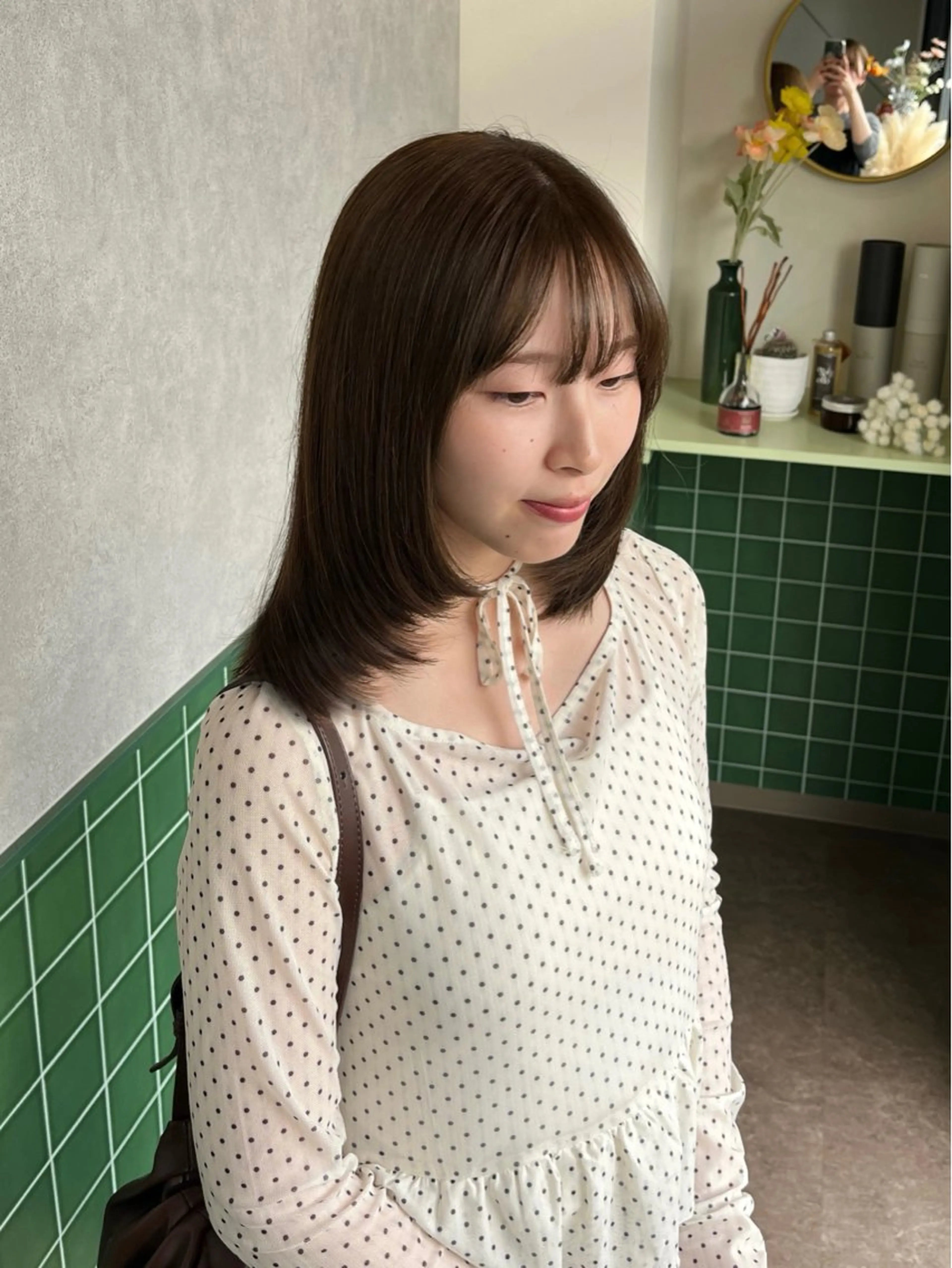 ミディアム カラー ミディアムレイヤー ベージュカラー オリーブベージュ レイヤーカット カット ヘアカラー トリートメント 本木下朋花/髪質 改善×ダブルカラーのヘアスタイル