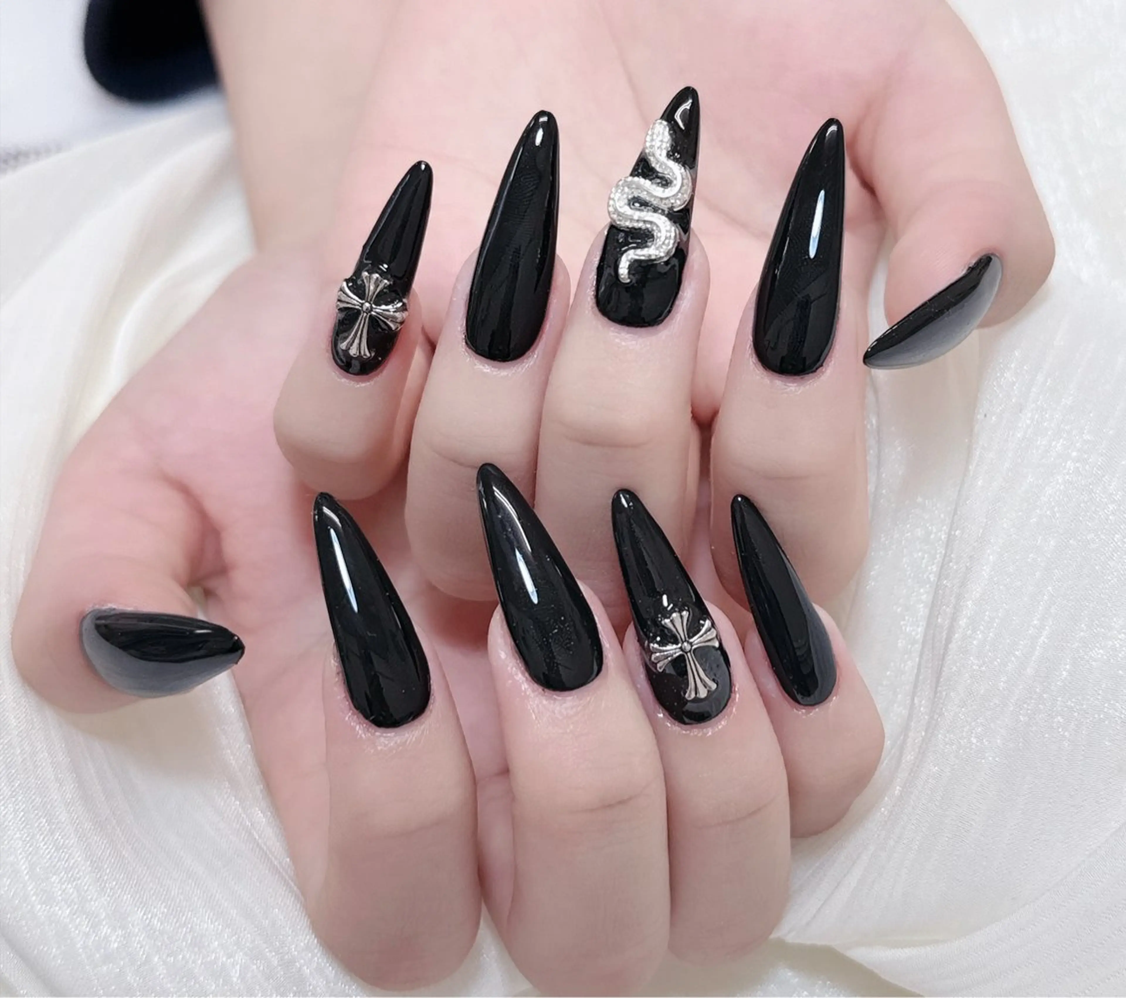 ネイル チークネイル フレンチネイル グラデーション キラキラネイル 韓国ネイル ハンドネイル 陳 rinaのネイルデザイン