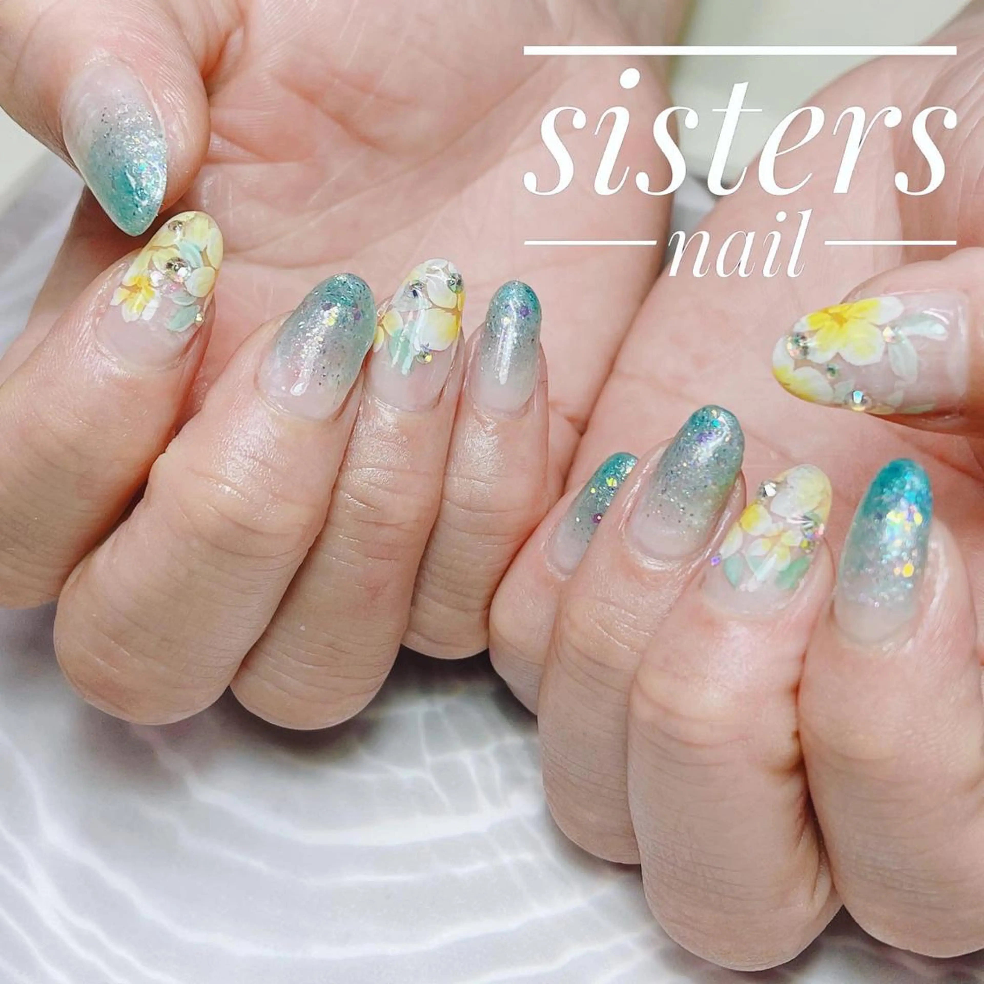 ネイル アートネイル ブルー フラワーネイル キラキラネイル 夏ネイル sisters nail.fのネイルデザイン