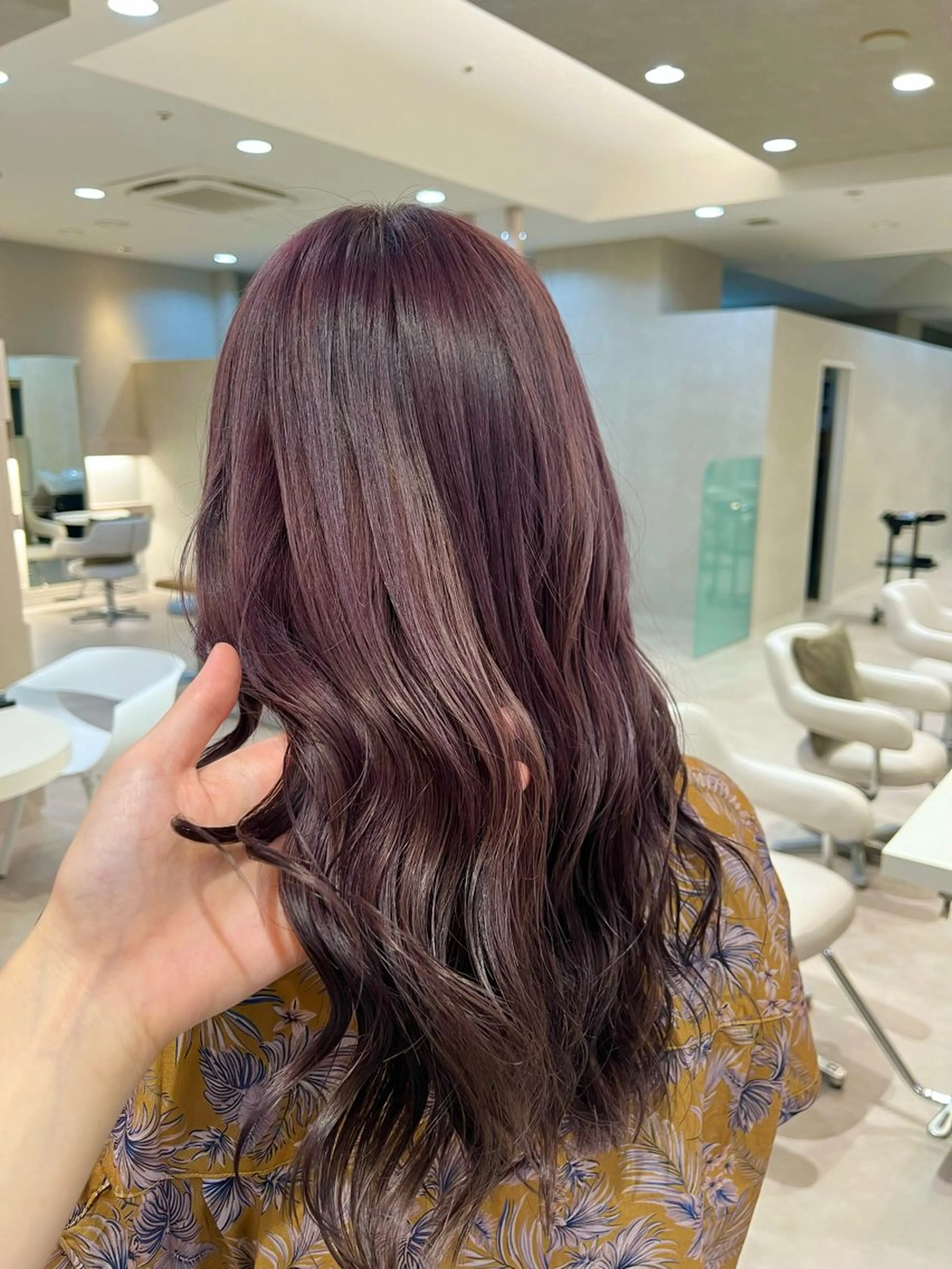 ミディアム カラー ピンクカラー ピンクパープル パープルカラー 関 琴美のヘアスタイル