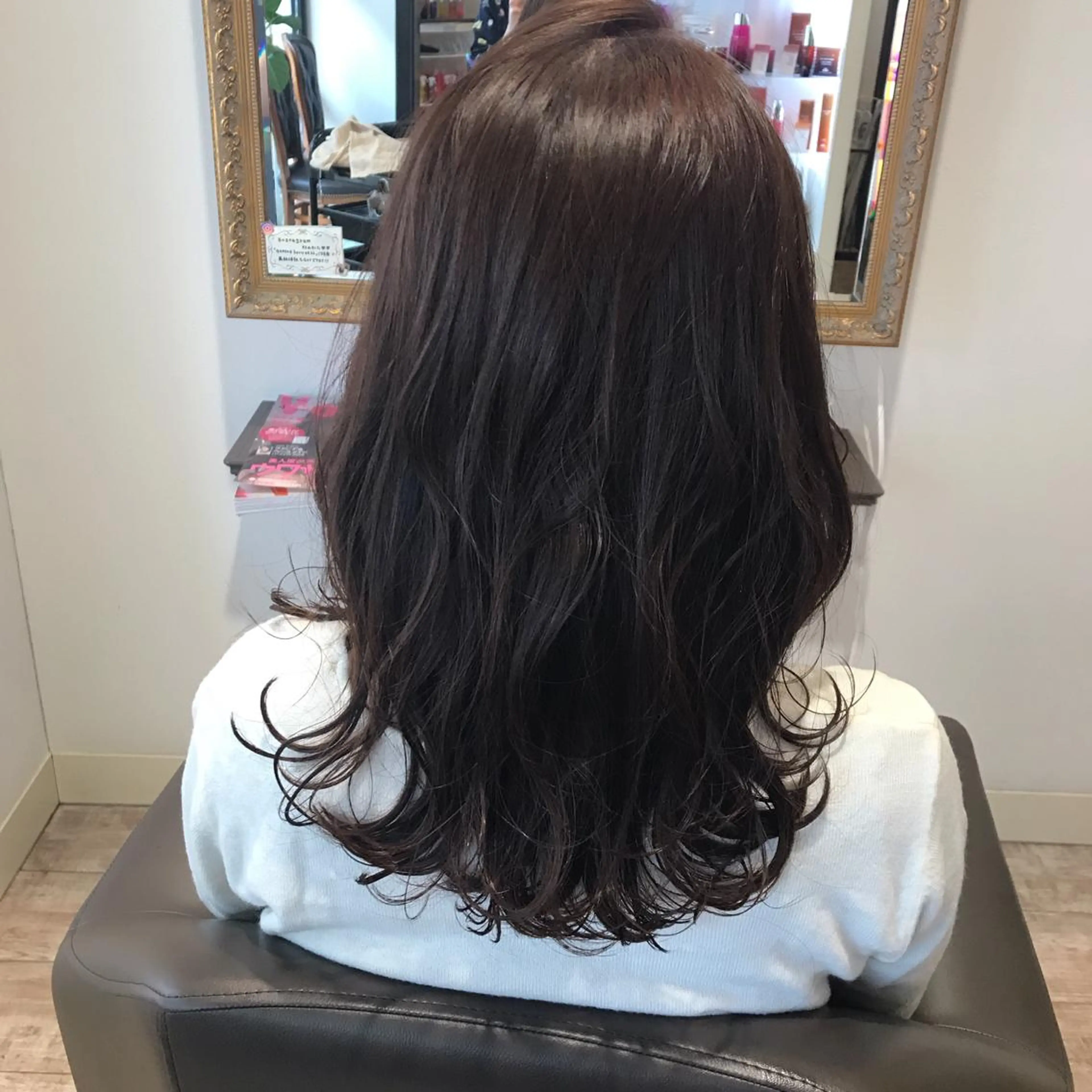 セミロング カラー 伊藤 康乃のヘアスタイル