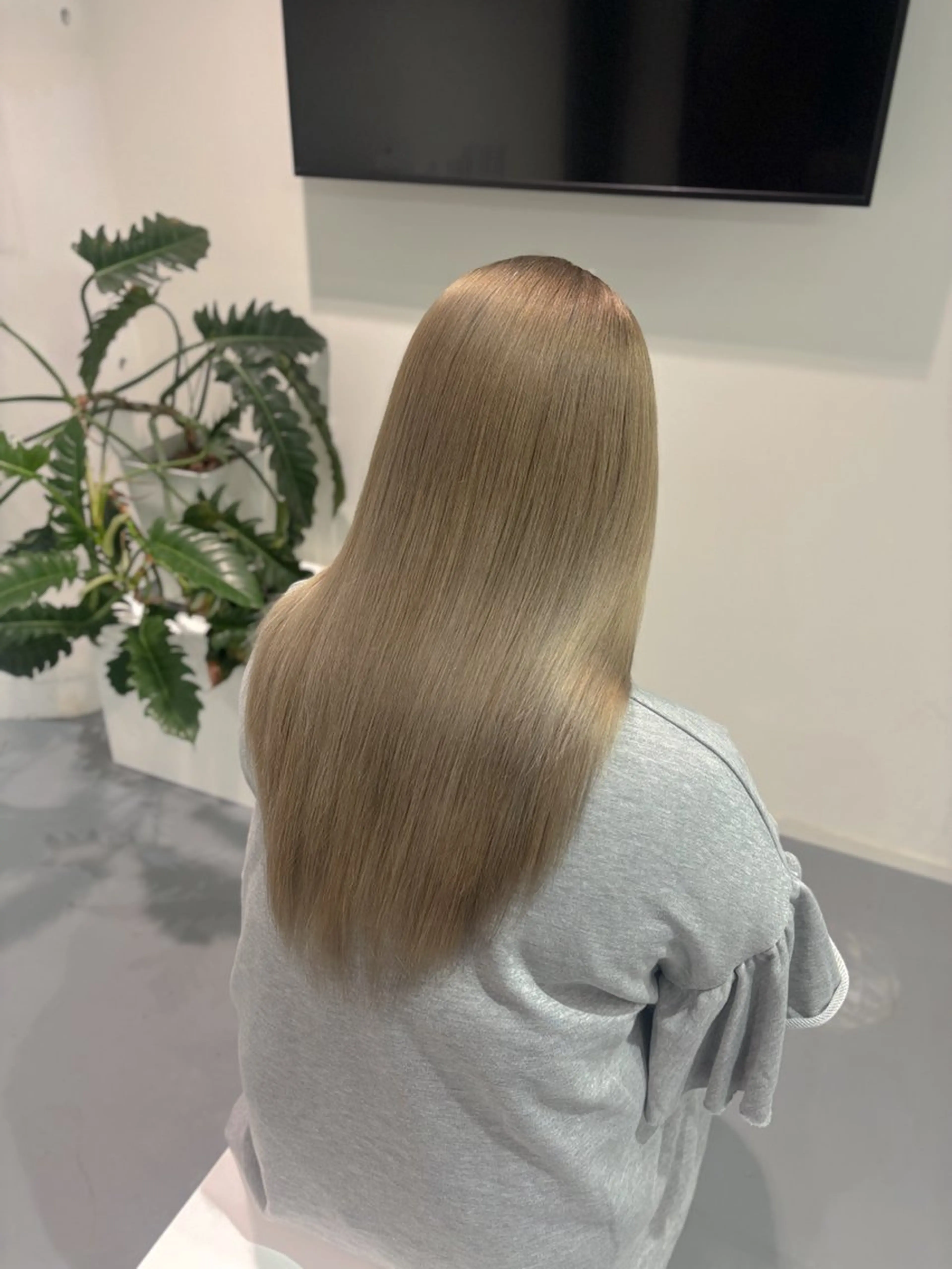 ロング ヘアカラー LEF所属・松崎 真衣のヘアスタイル