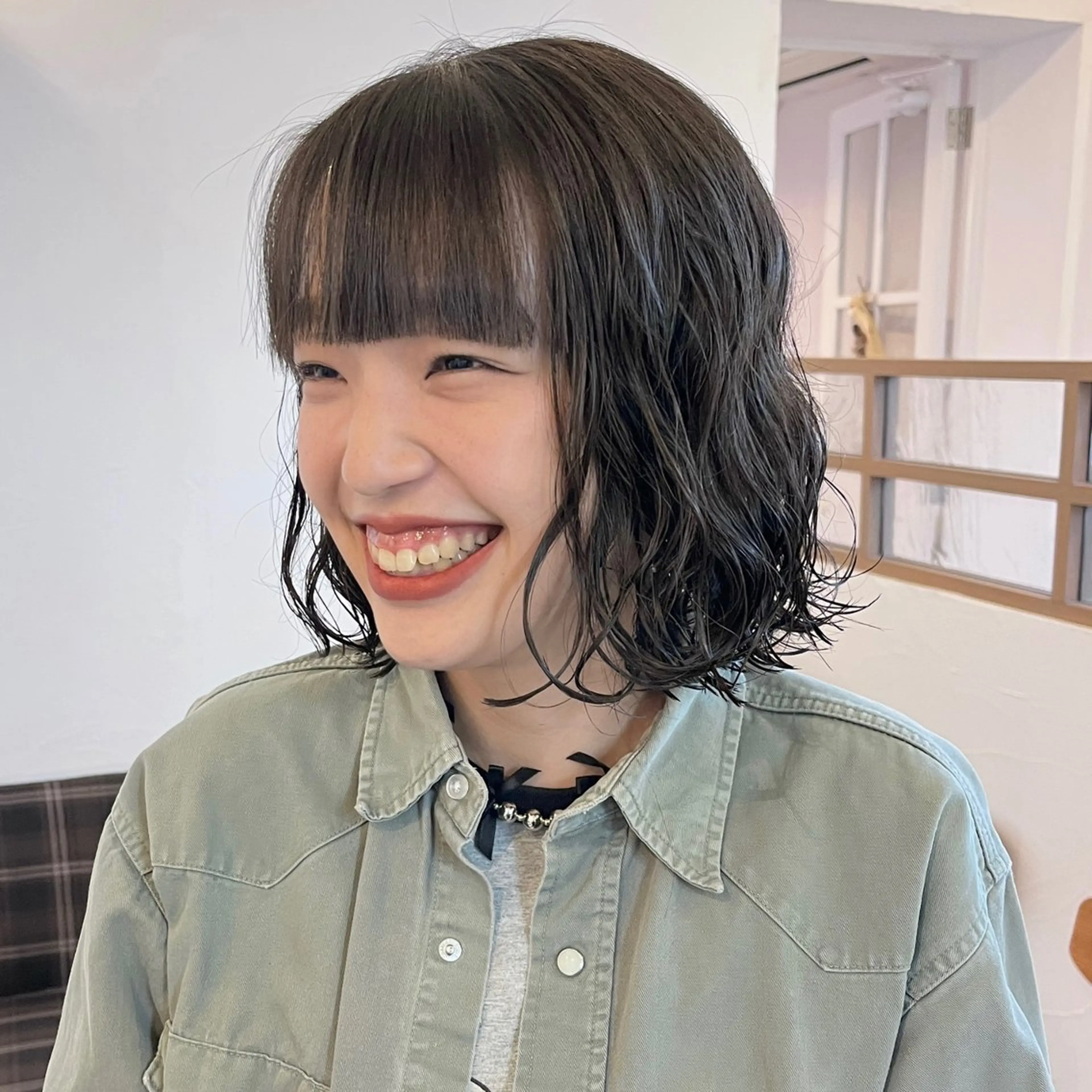 ミディアム カラー ミディアムパーマ アッシュ アッシュブラウン ブラウンカラー 透明感カラー 伊藤ゆかり/髪質改善 /透明感カラーのヘアスタイル