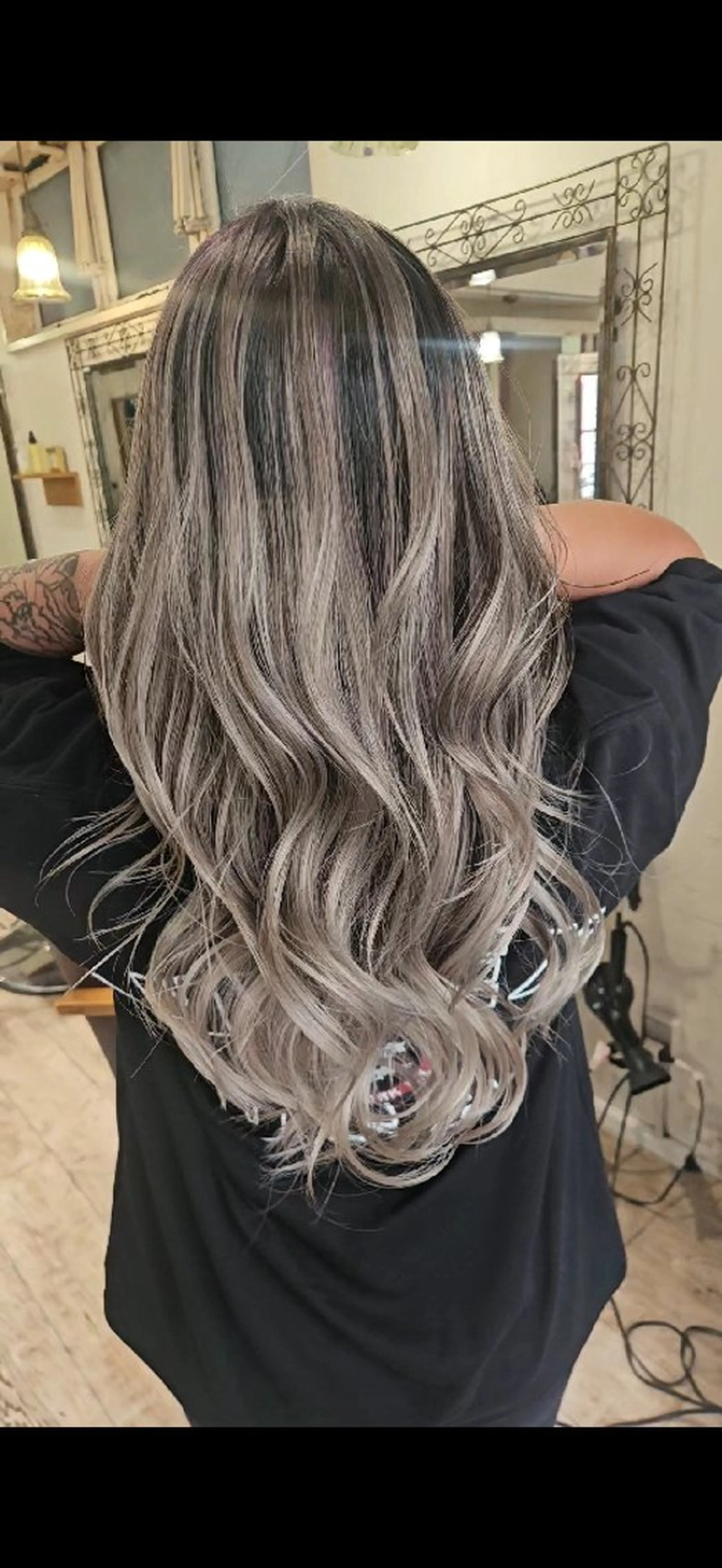 カラー ロング バレイヤージュ ベージュカラー ブリーチ ダブルカラー ハイライトカラー ヘアカラー cherie所属・バレイヤージュ/ ハイライト/大内格のヘアスタイル