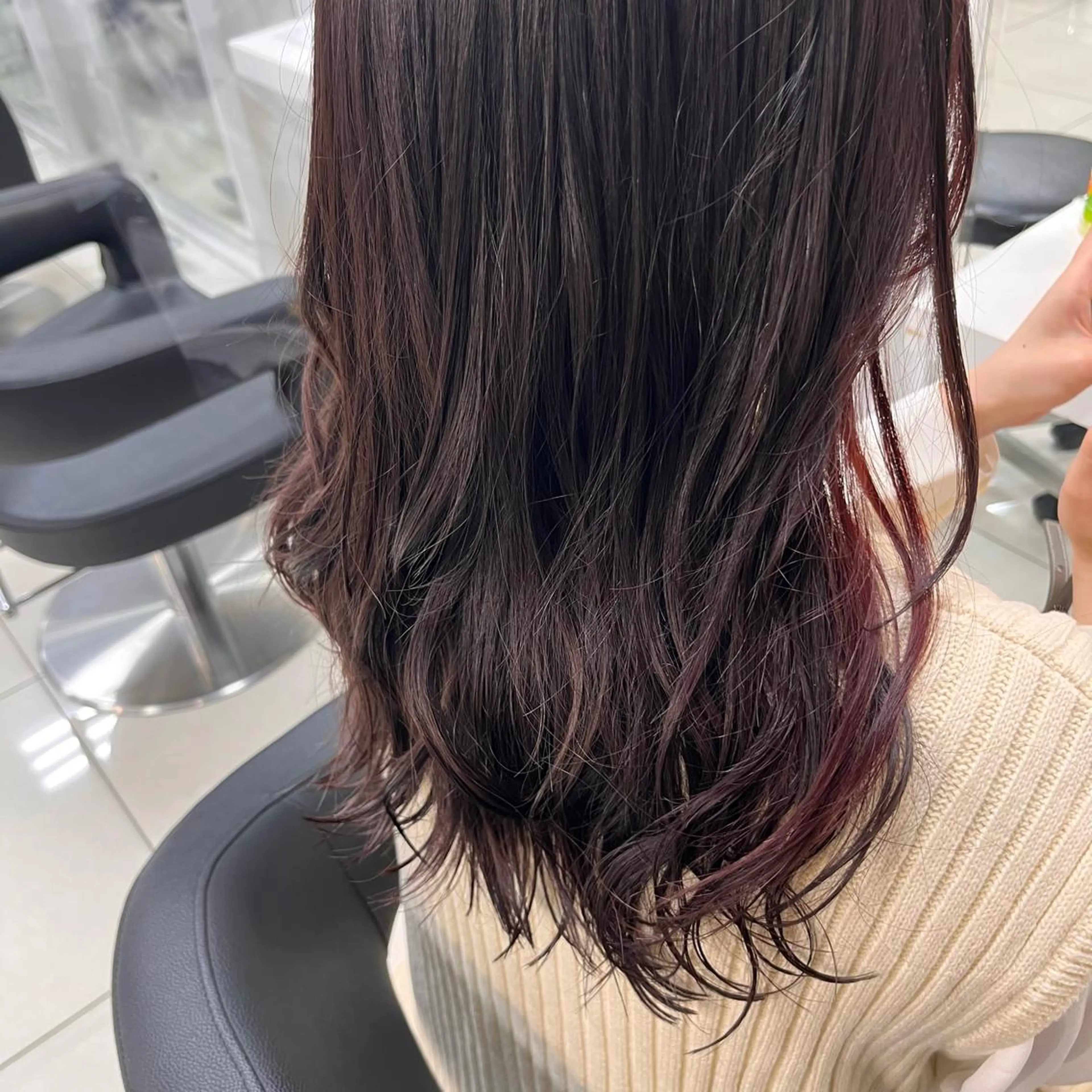 セミロング カラー カシス ラベンダーカラー ラベンダーグレー レッドカラー カット ヘアカラー トリートメント メンズヘア専門🦊 RYOKAのヘアスタイル