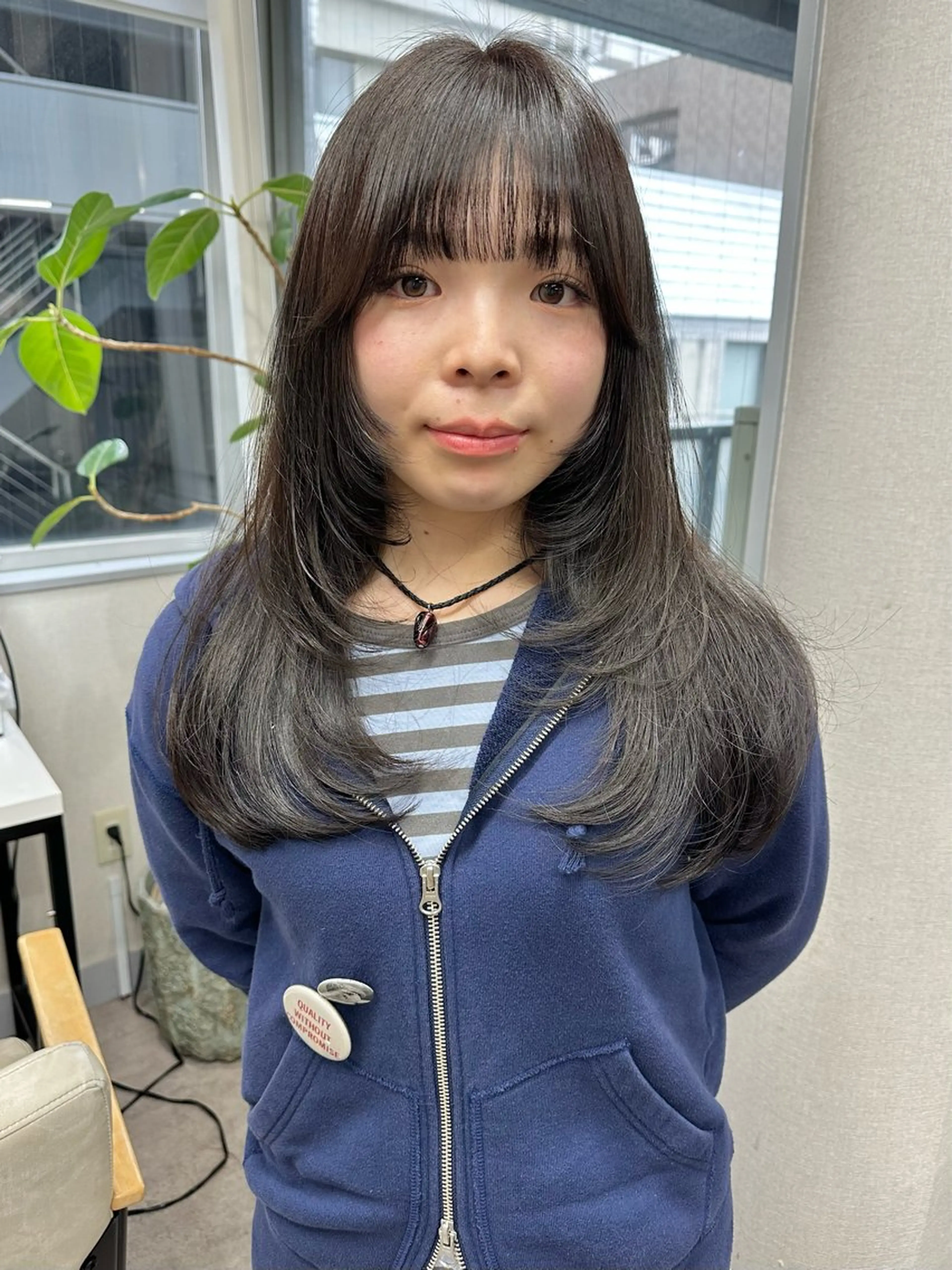 ロング カラー ロングレイヤー グレージュ オリーブグレージュ オリーブグレー レイヤーカット レイヤーカット🪄 耳ツボ🎀Ayumiのヘアスタイル