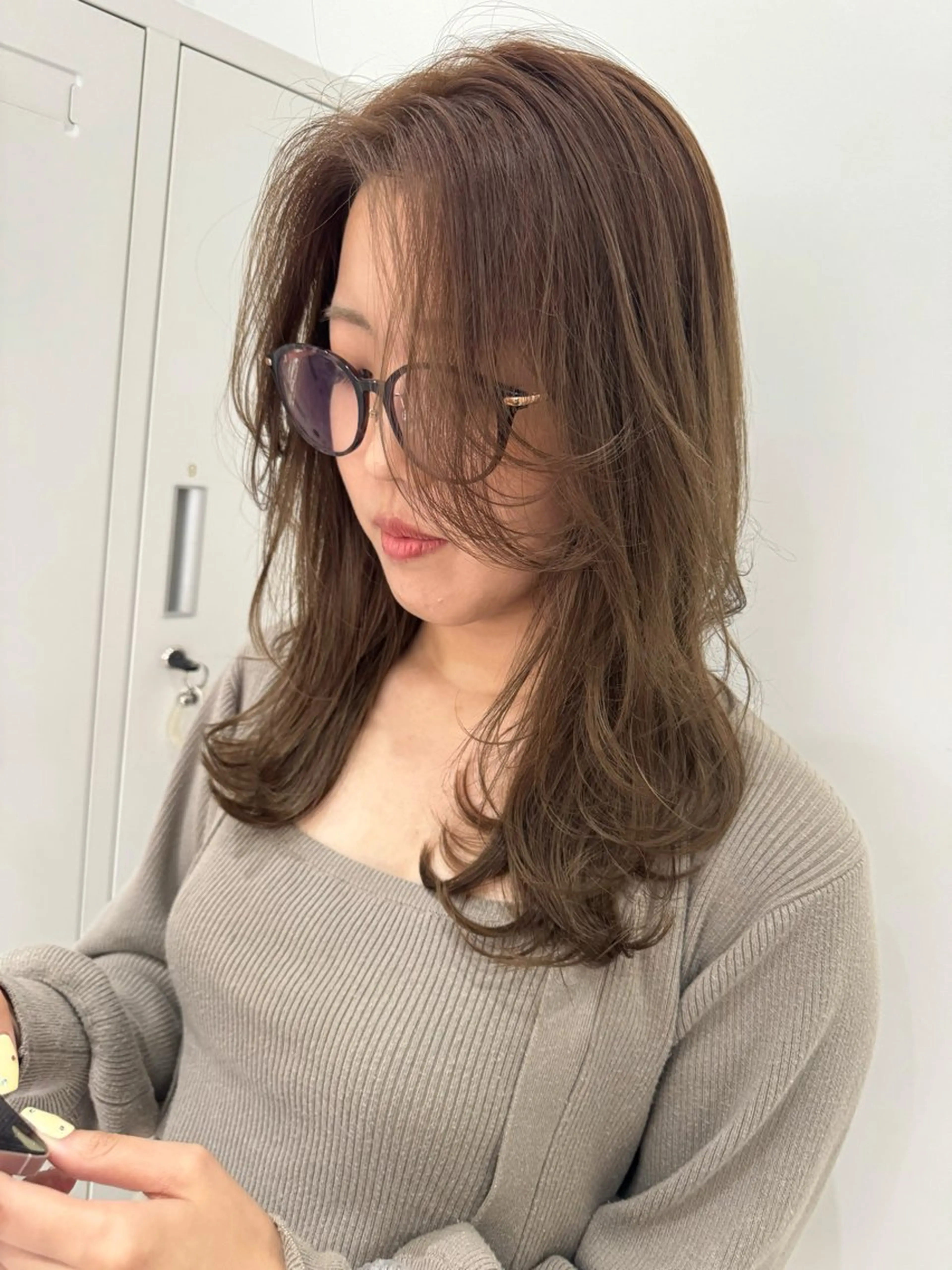 ロング かきあげバング レイヤーカット カット トリートメント 透け 艶感カラー 顔周り 齊木 勇人のヘアスタイル
