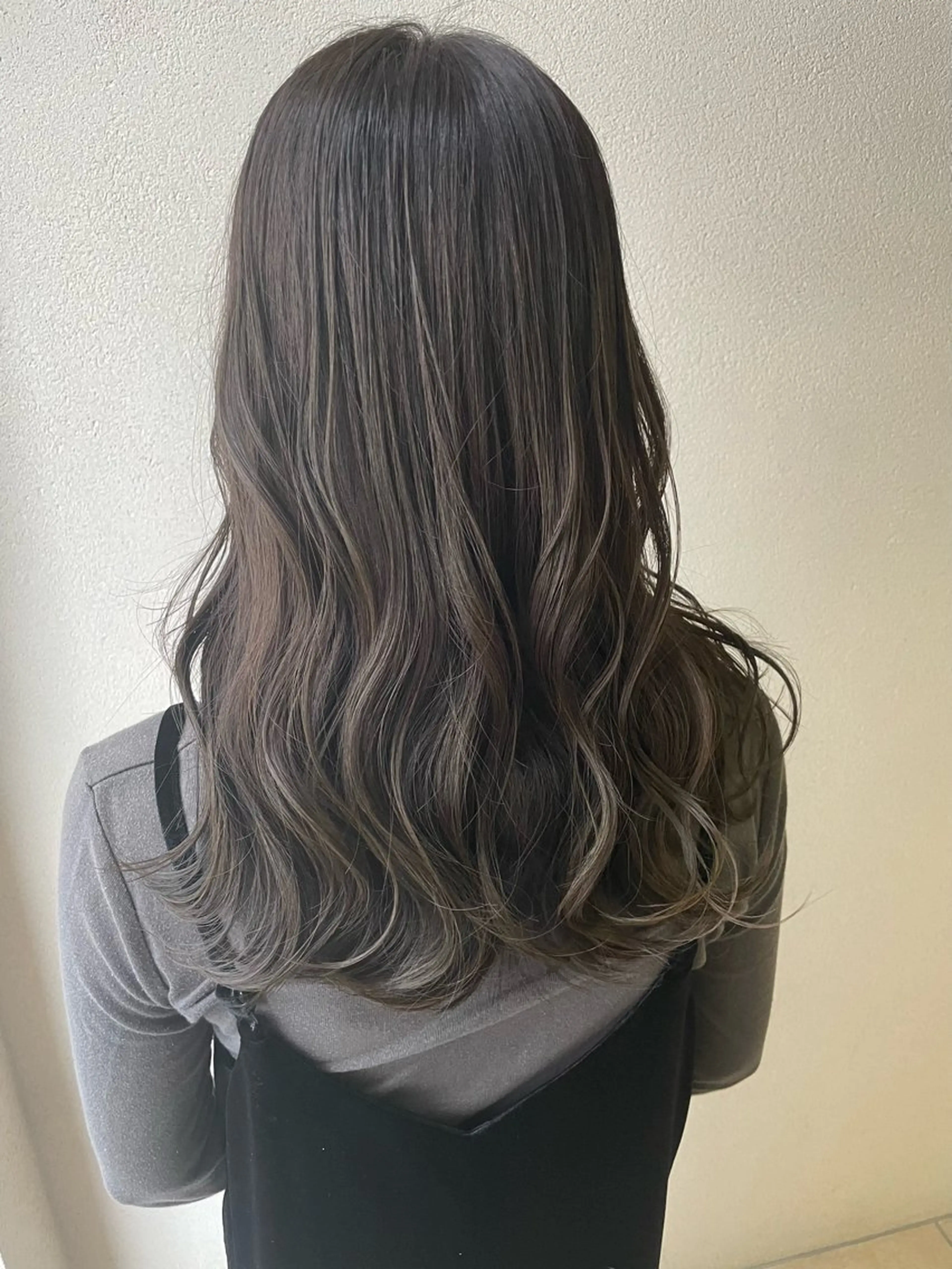 ロング カラー アッシュ 沢田 瞳のヘアスタイル