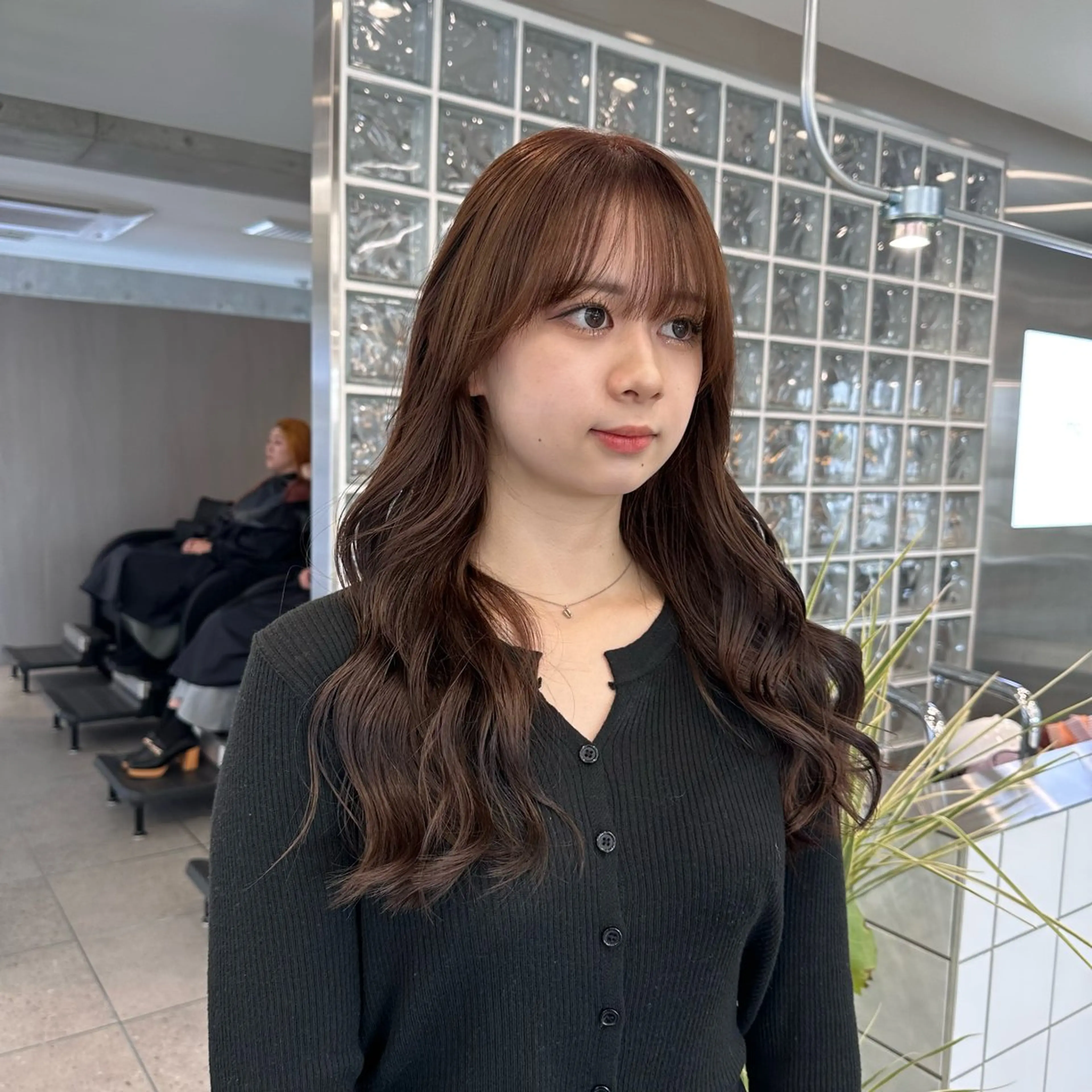 ロング cinq PROJECT所属・ミルクティーベージュ /三村克彦のヘアスタイル