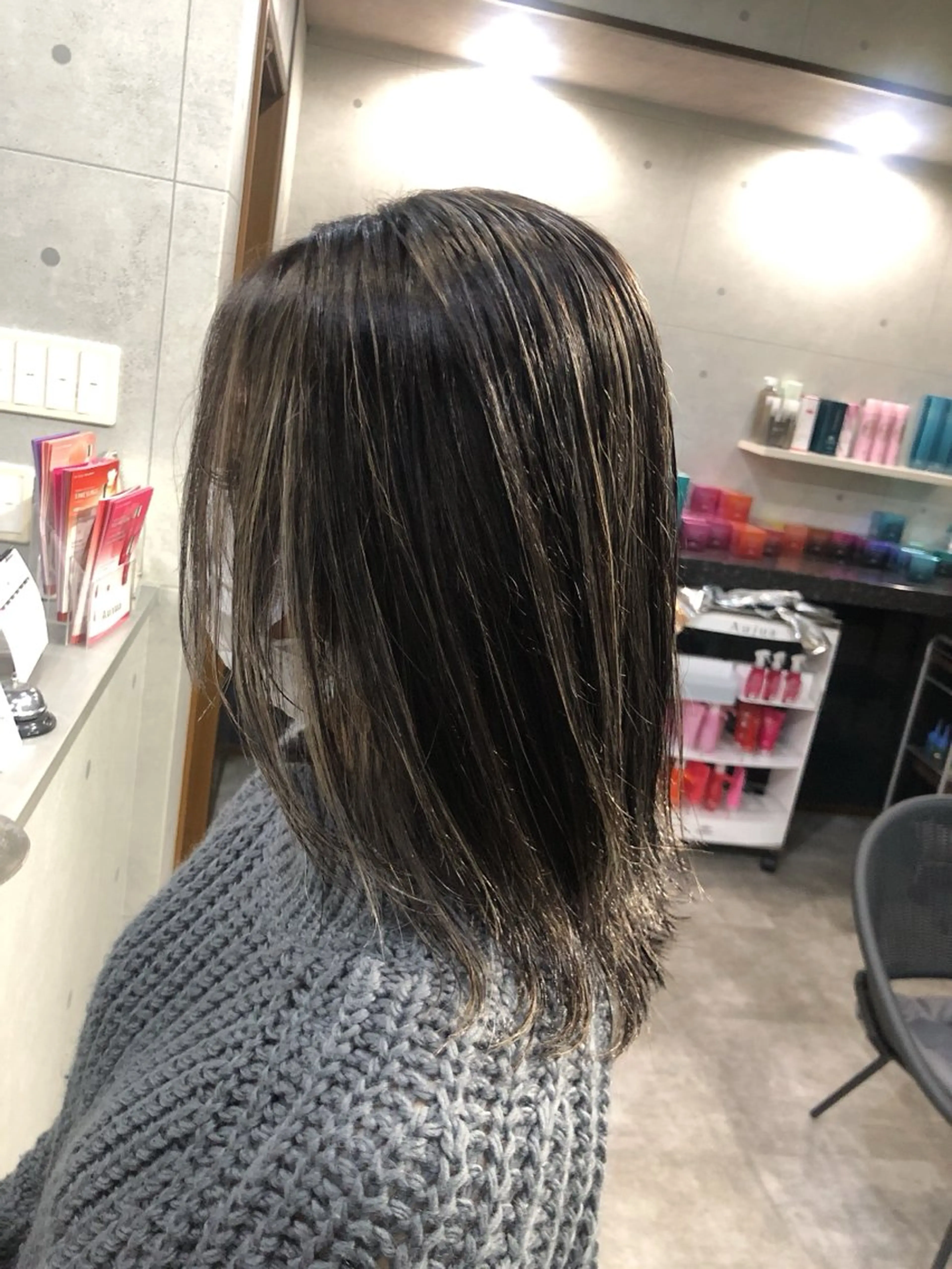 ミディアム ボブ くびれヘア くせ毛 切りっぱなしロブ 小顔カット カット ヘアカラー トリートメント REVE所属・REVE 【外国人風カラー】のヘアスタイル