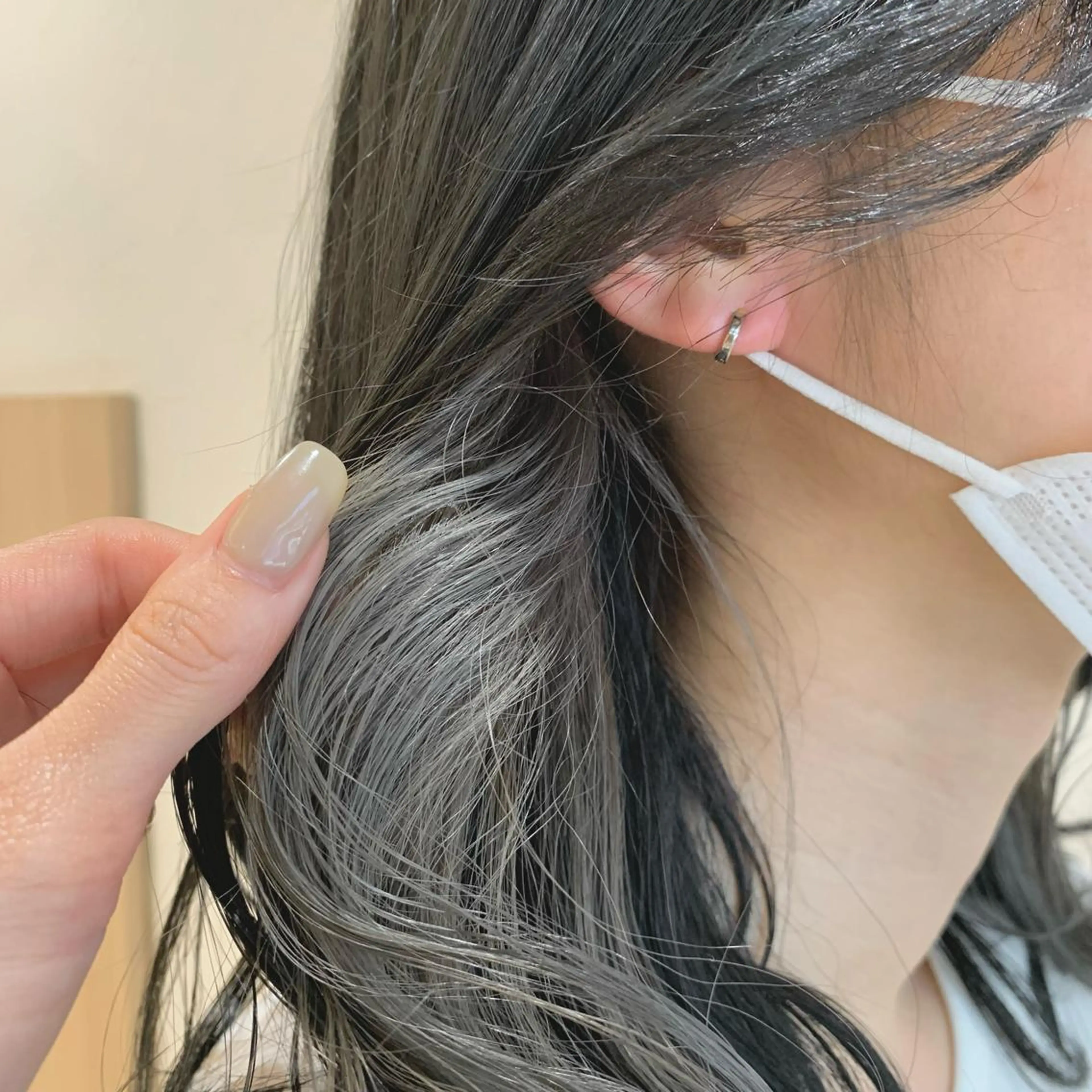 ロング カラー ヘアカラー トリートメント 店長ハイトーンカラー 柞山史奈のヘアスタイル