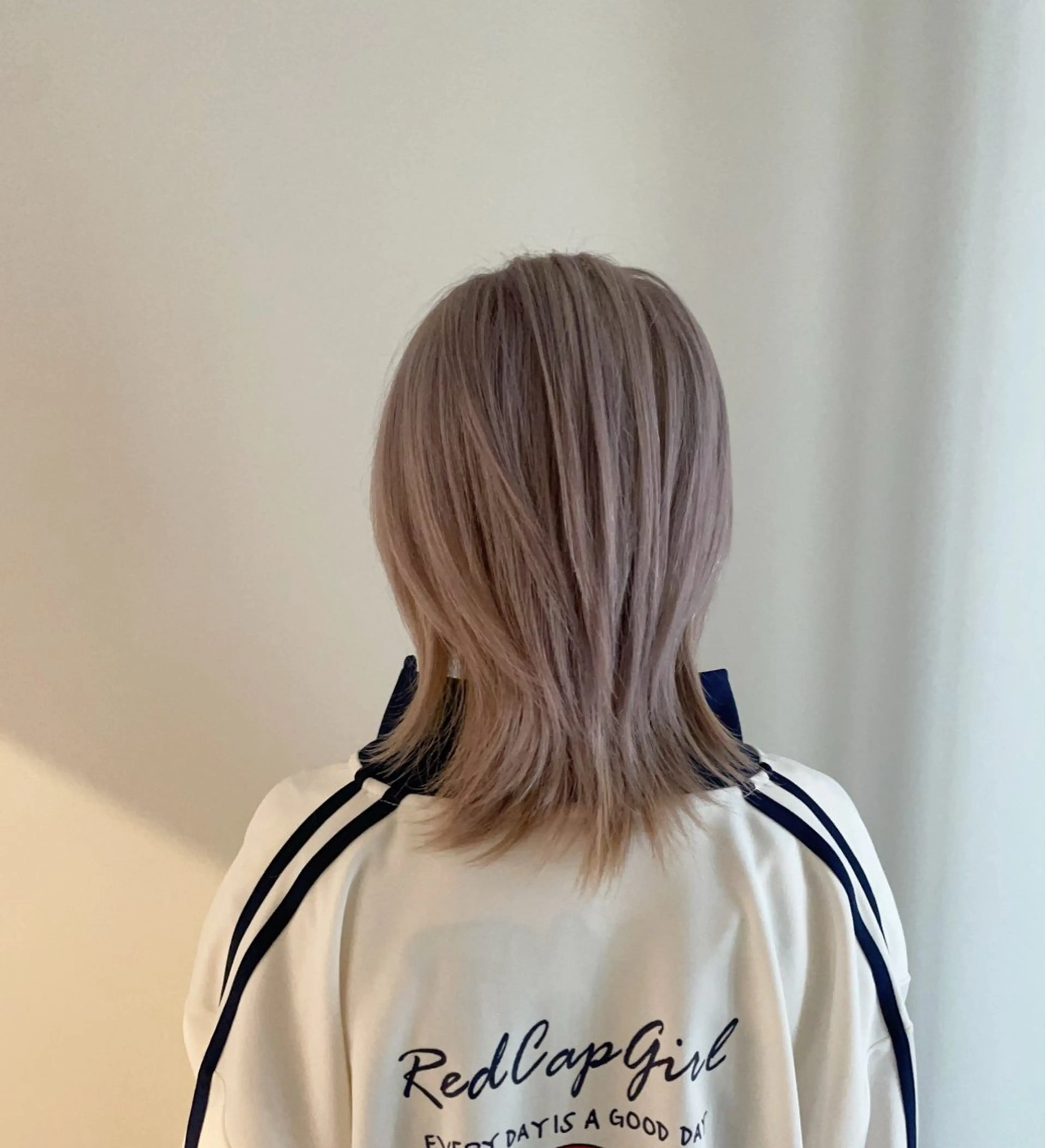 ショート カラー メンズ メンズハイトーン ハイトーンカラー ヘアカラー トリートメント 透け感カラー🫧 加納トモヒロのヘアスタイル